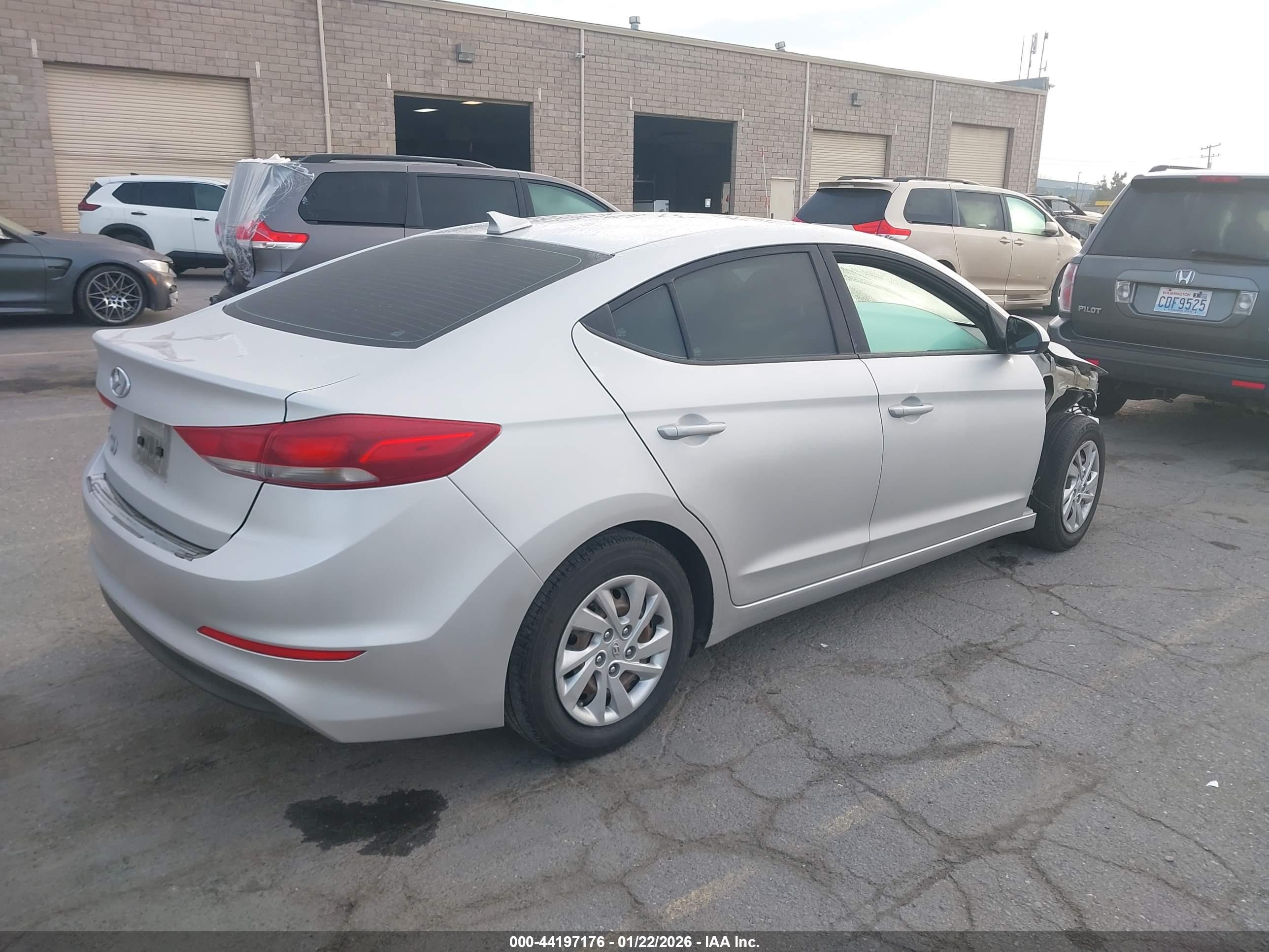 HYUNDAI ELANTRA image 4