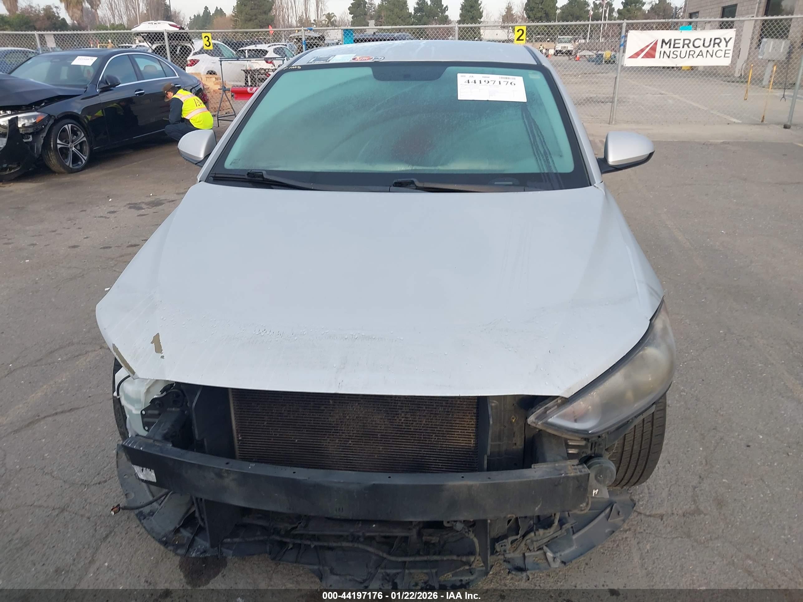 HYUNDAI ELANTRA image 6