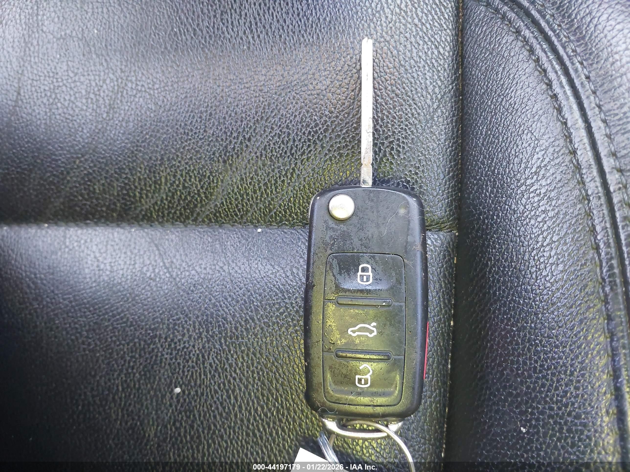 VOLKSWAGEN TIGUAN image 11