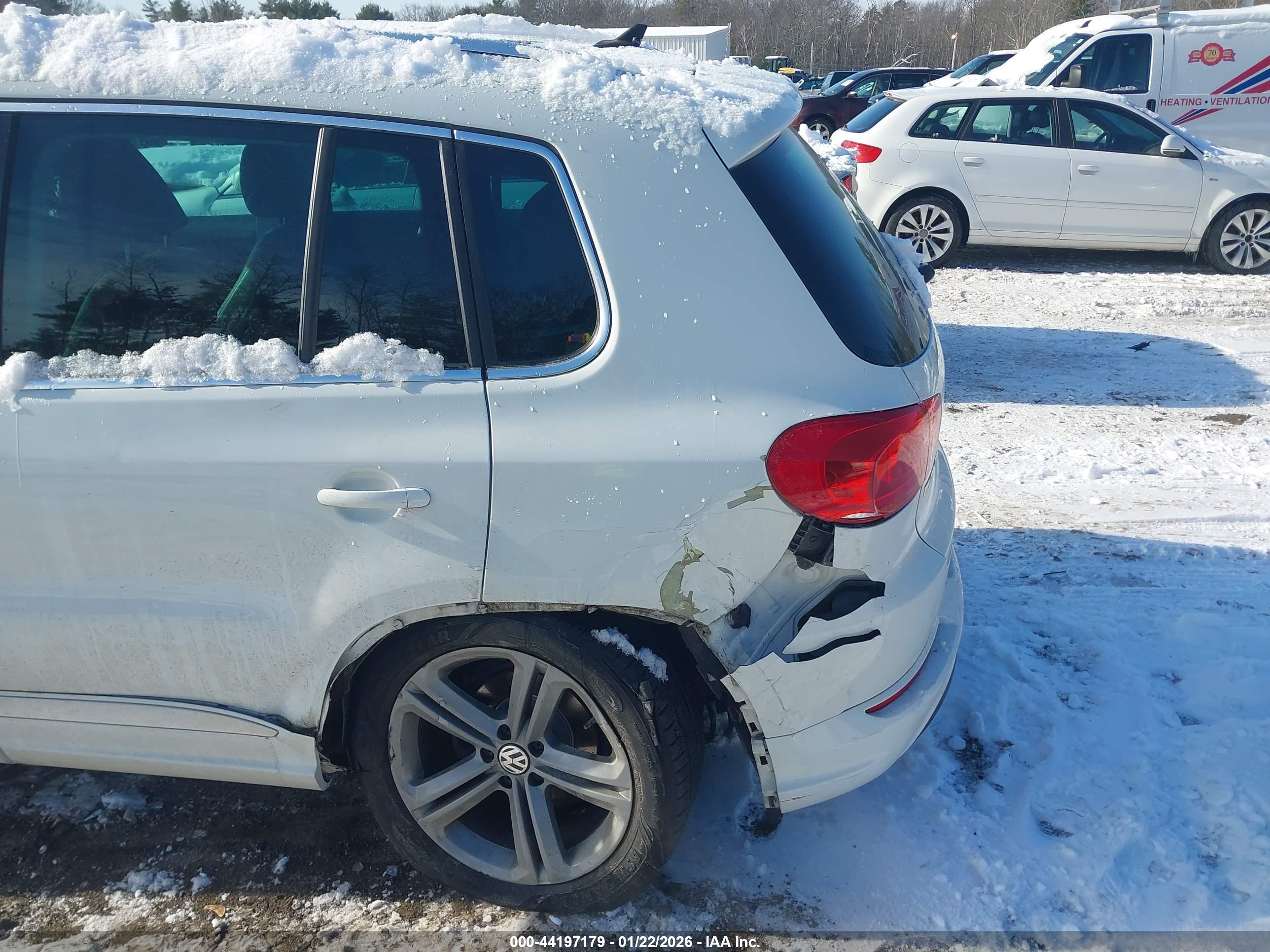 VOLKSWAGEN TIGUAN image 6