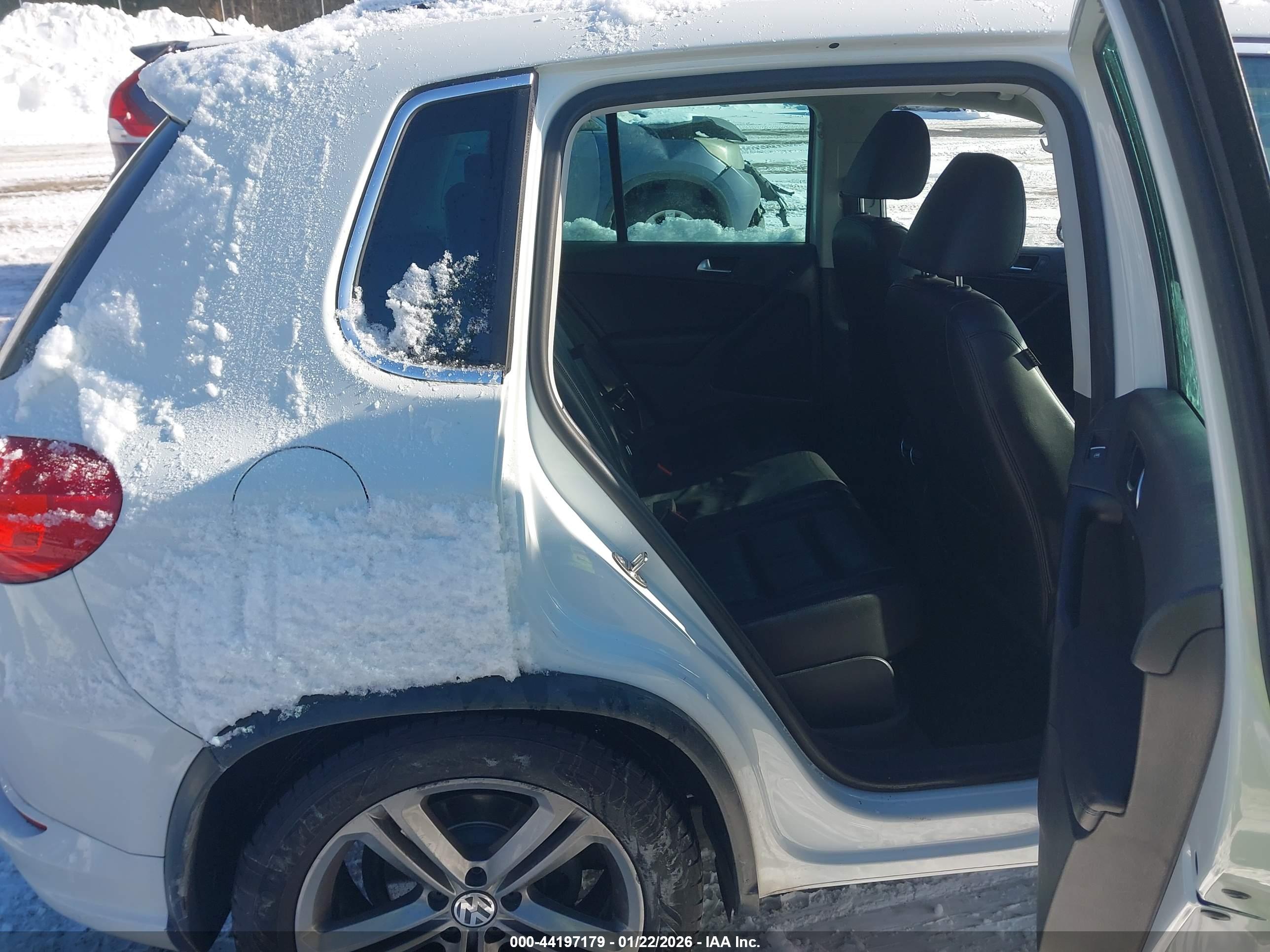 VOLKSWAGEN TIGUAN image 8