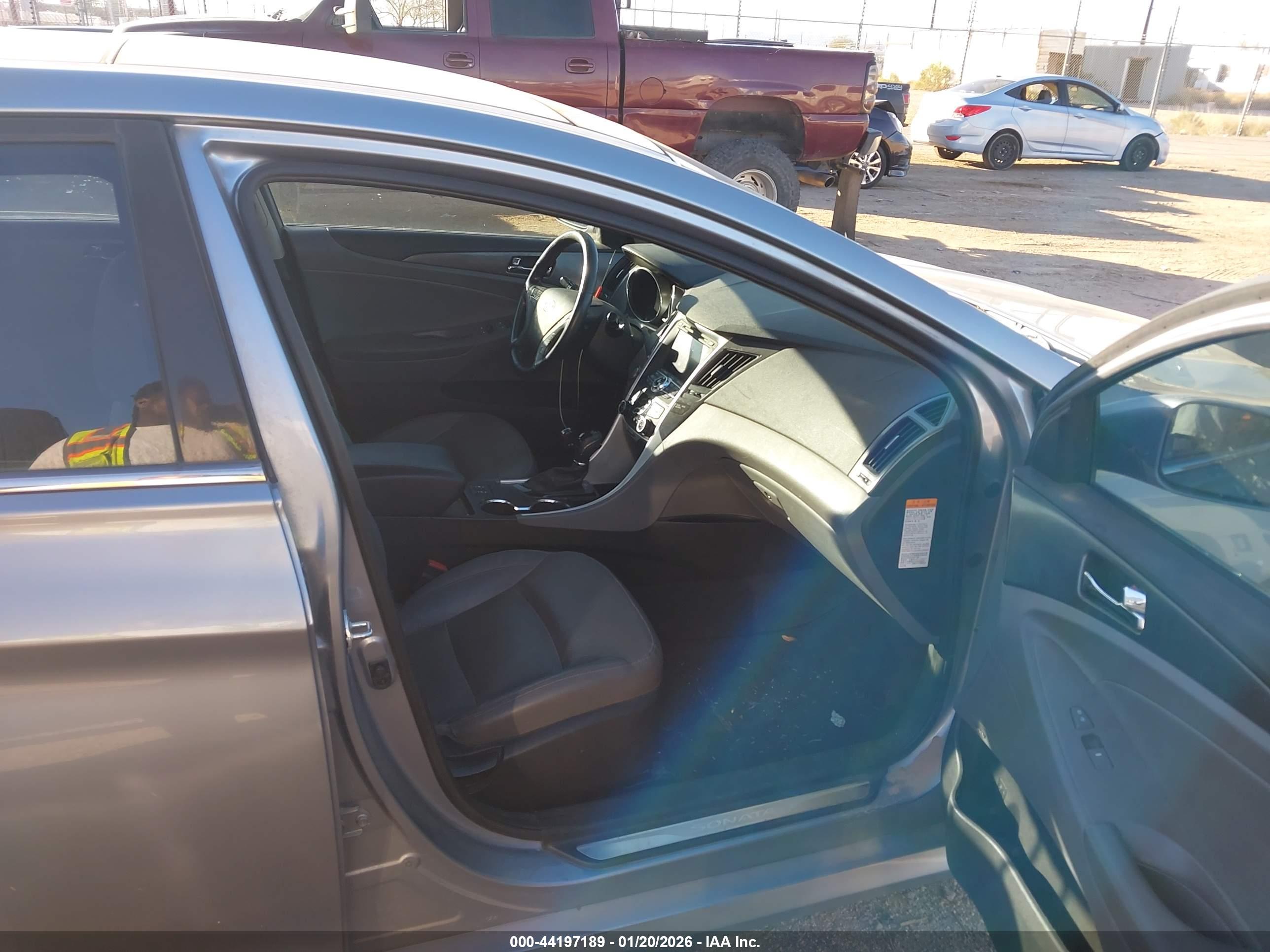HYUNDAI SONATA image 5