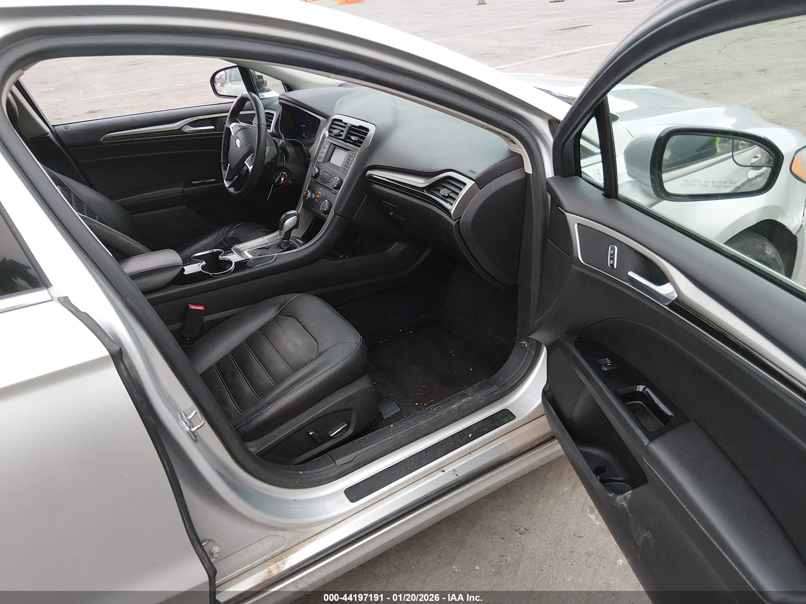 FORD FUSION image 5