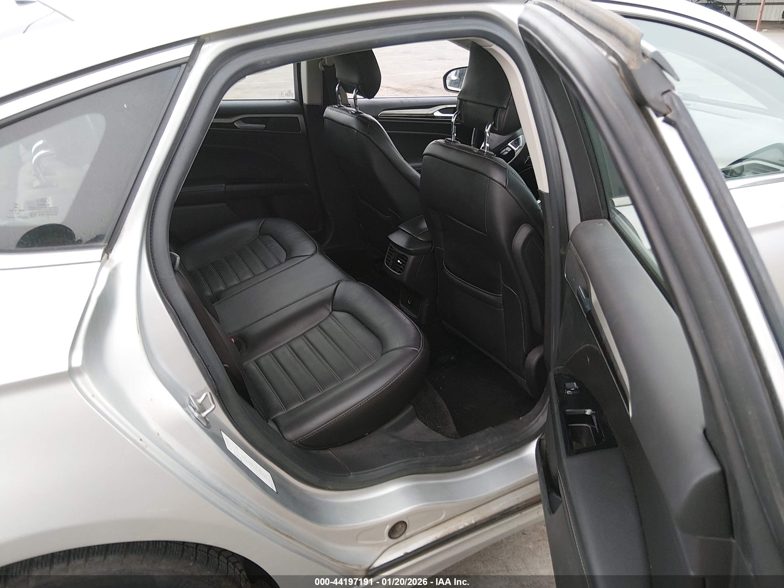 FORD FUSION image 8