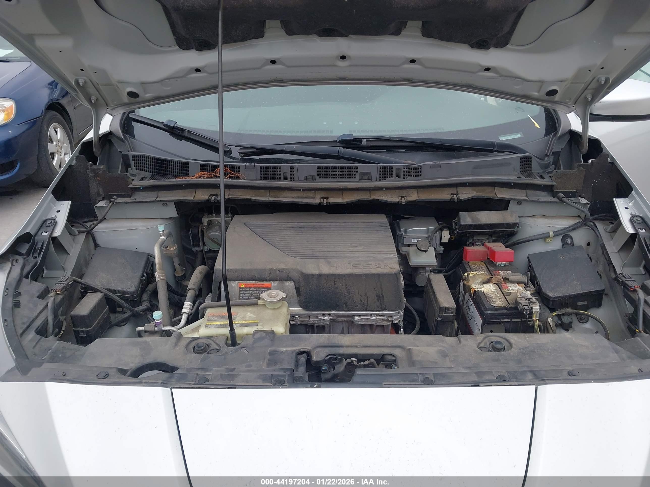 NISSAN LEAF image 10