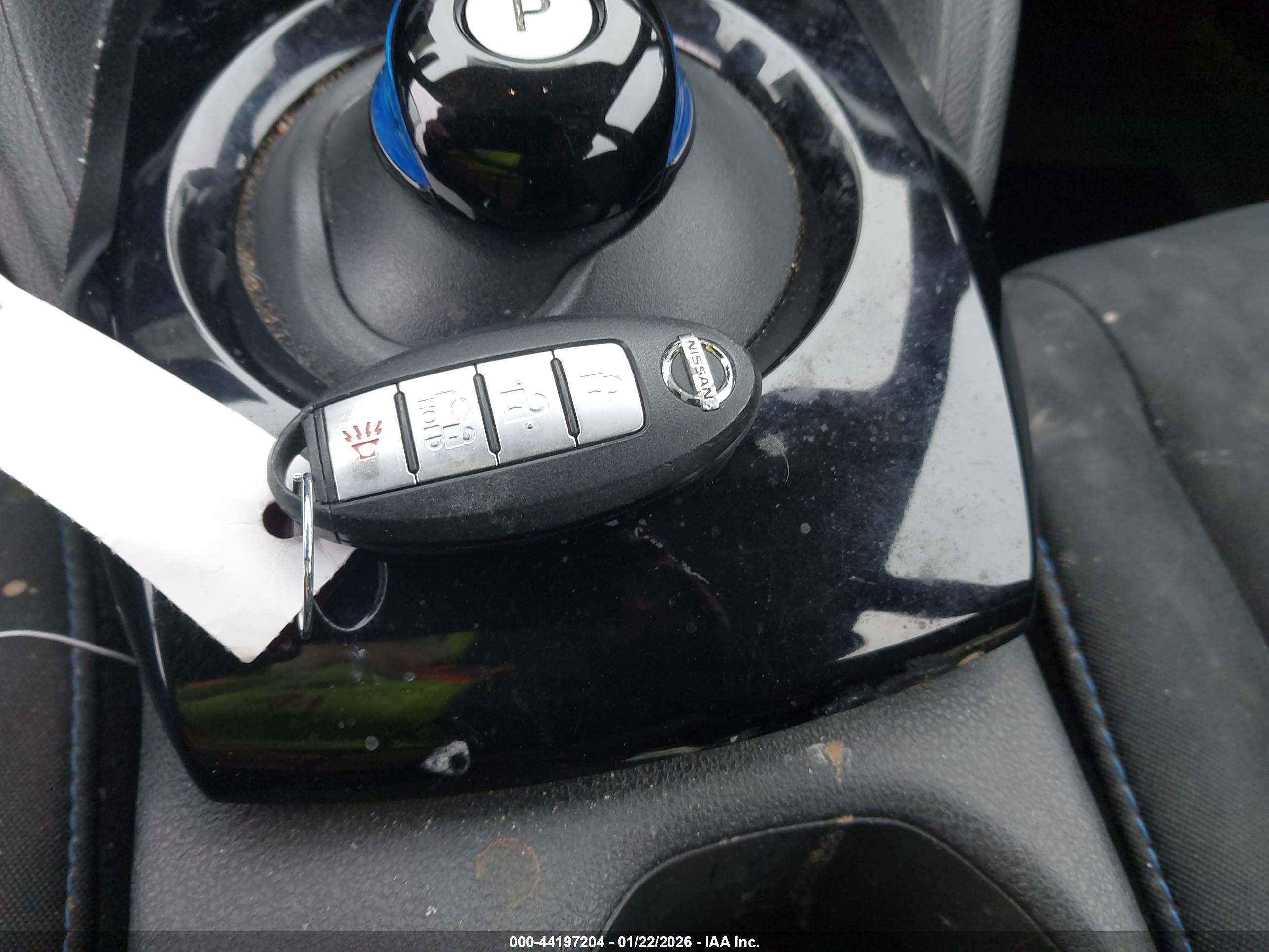 NISSAN LEAF image 11