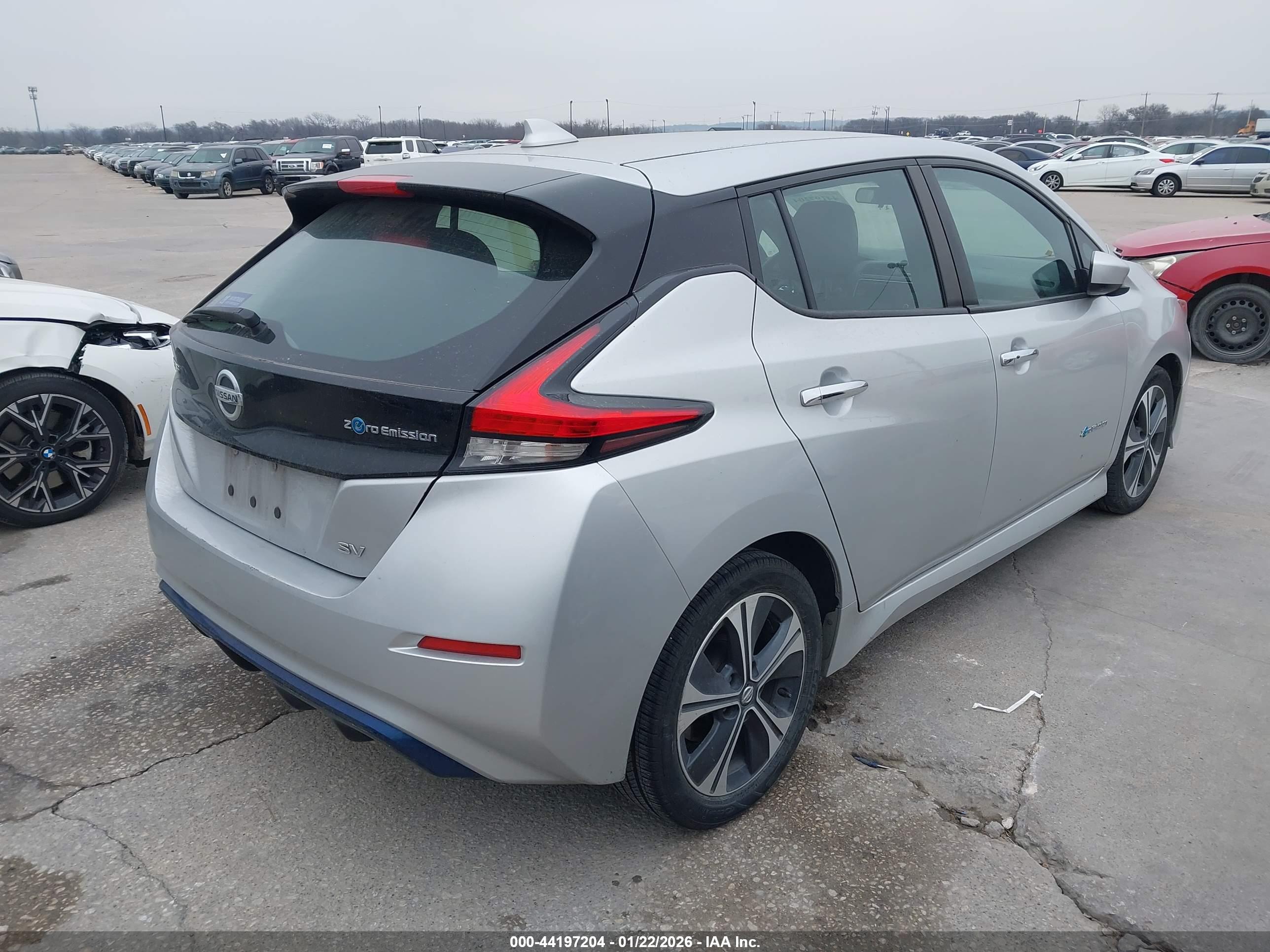 NISSAN LEAF image 4