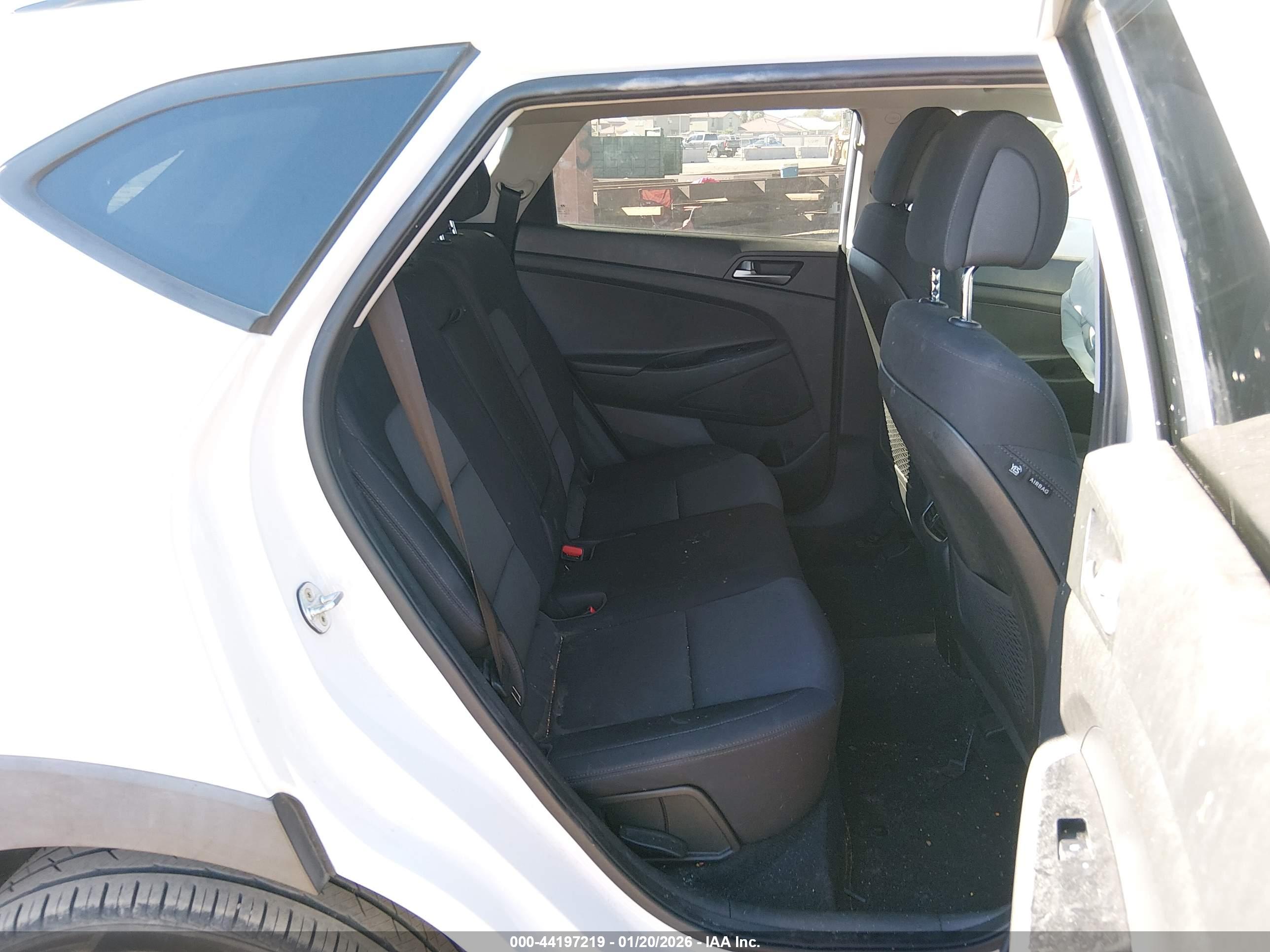 HYUNDAI TUCSON image 8
