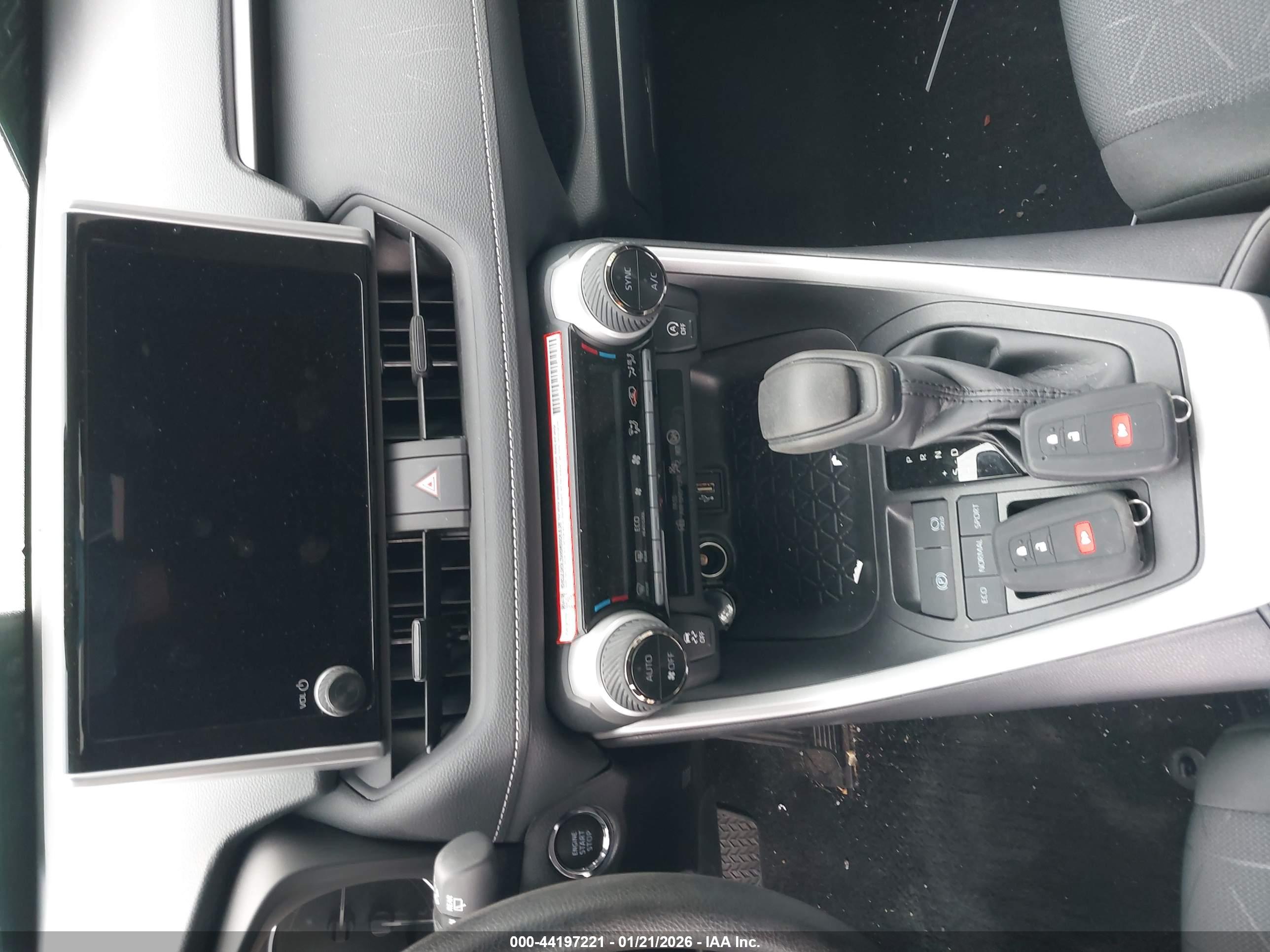 TOYOTA RAV4 image 11