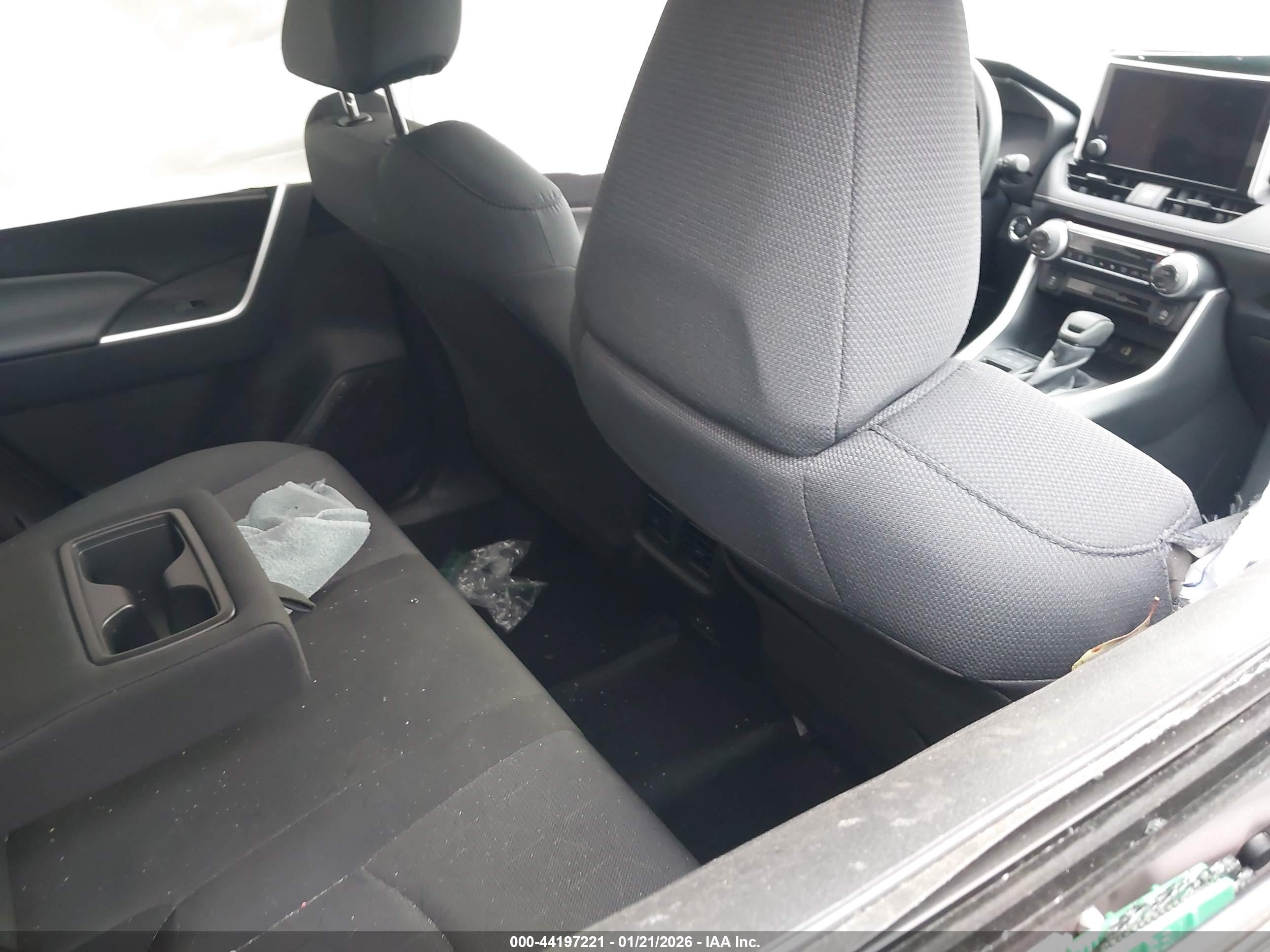 TOYOTA RAV4 image 8