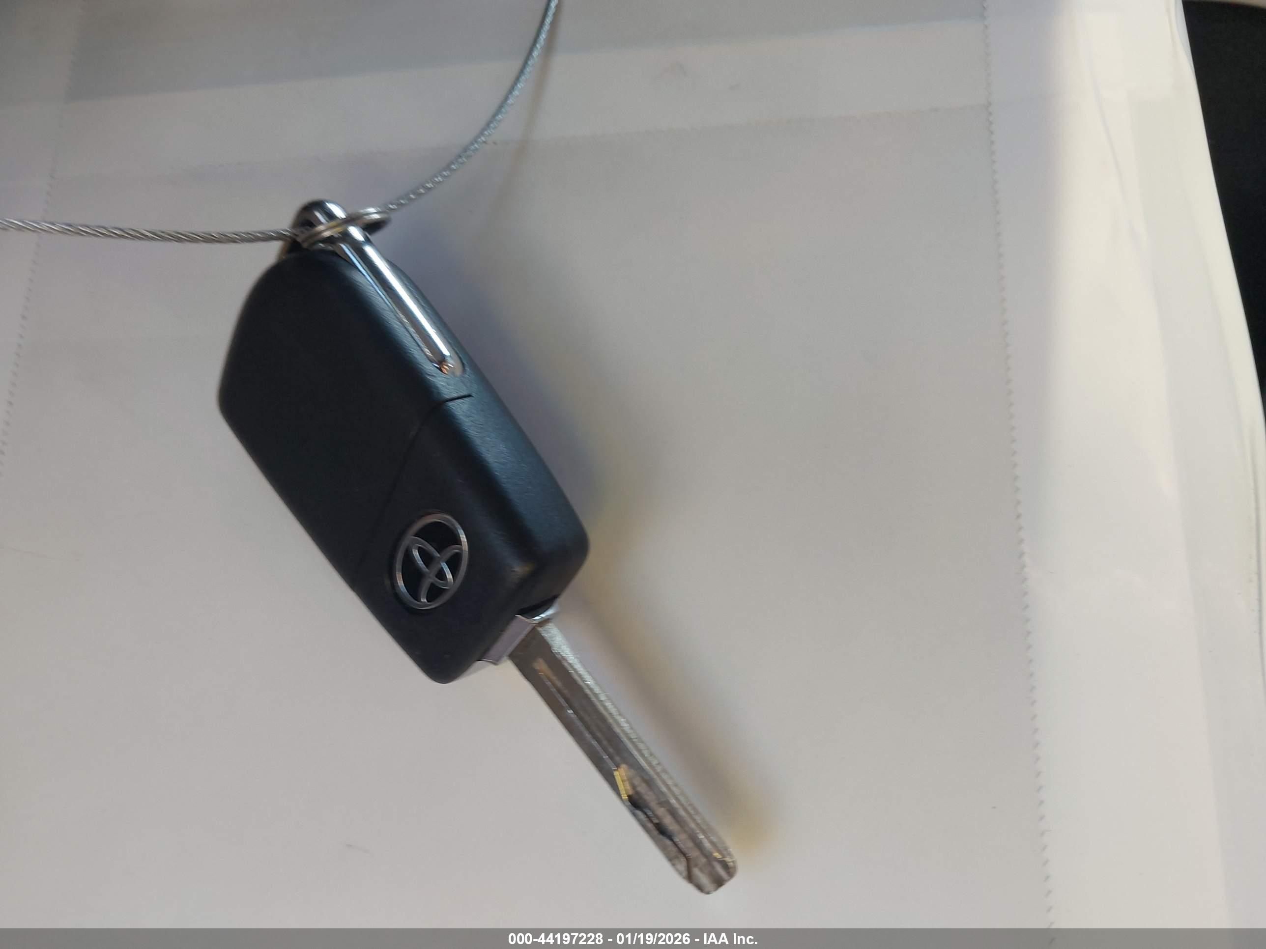 TOYOTA CAMRY image 11