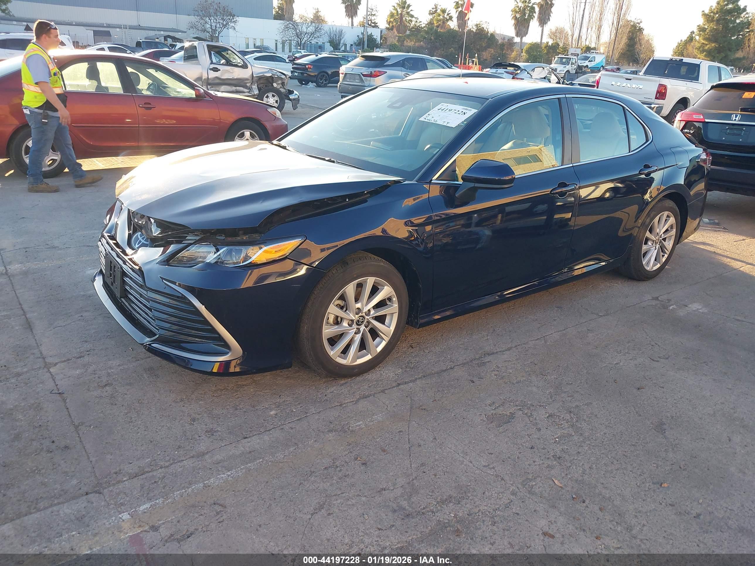 TOYOTA CAMRY image 2