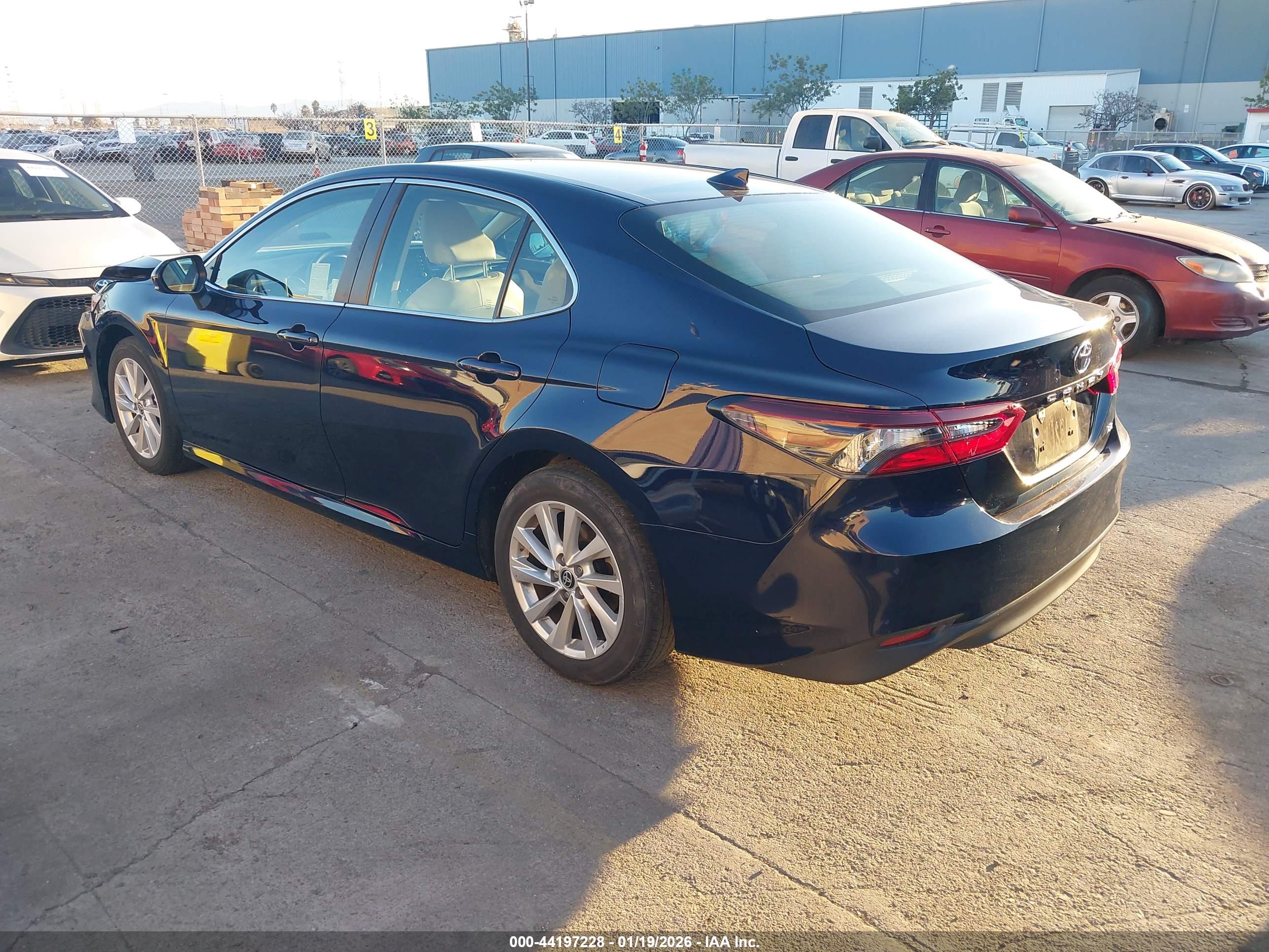 TOYOTA CAMRY image 3