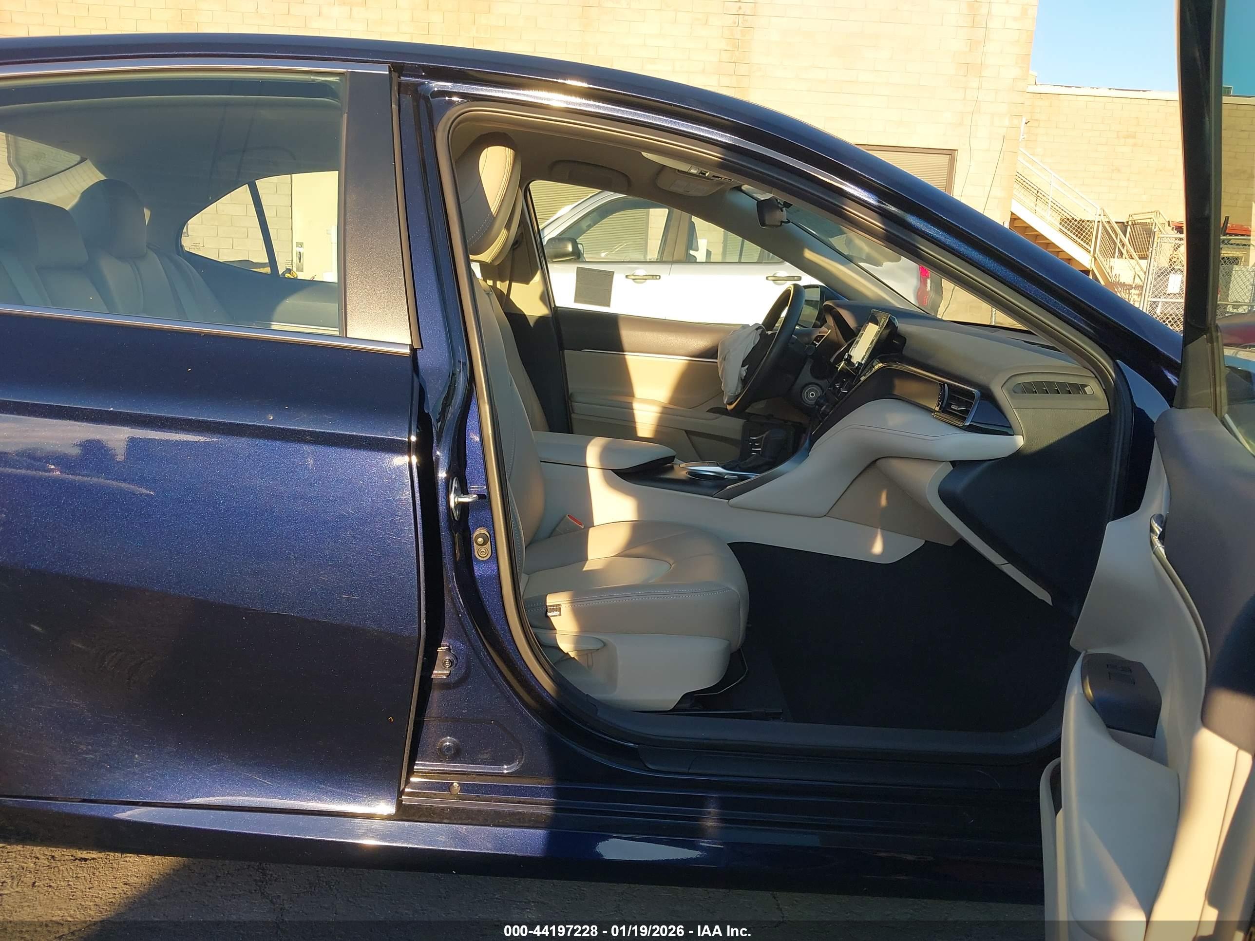 TOYOTA CAMRY image 5