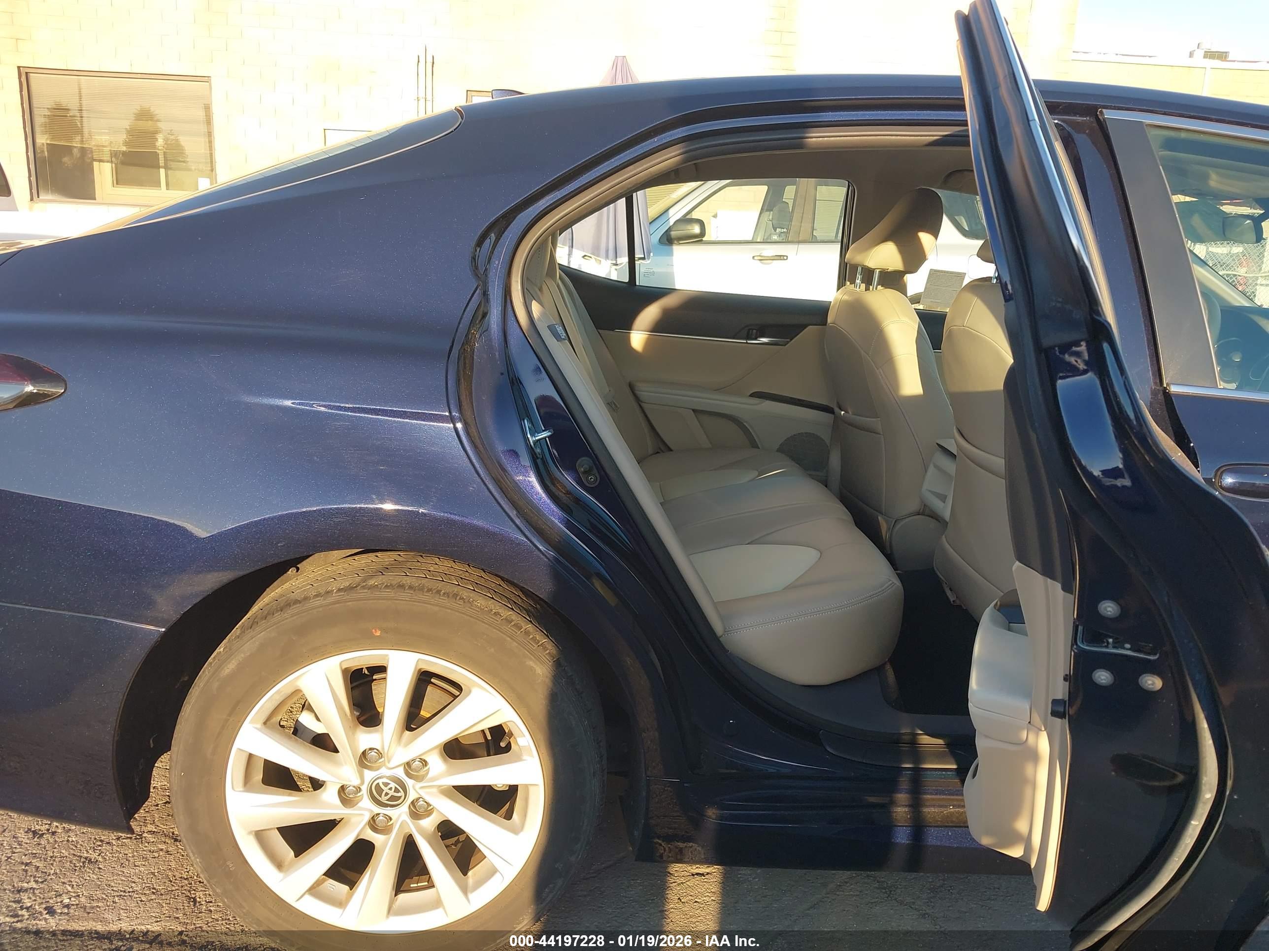 TOYOTA CAMRY image 8