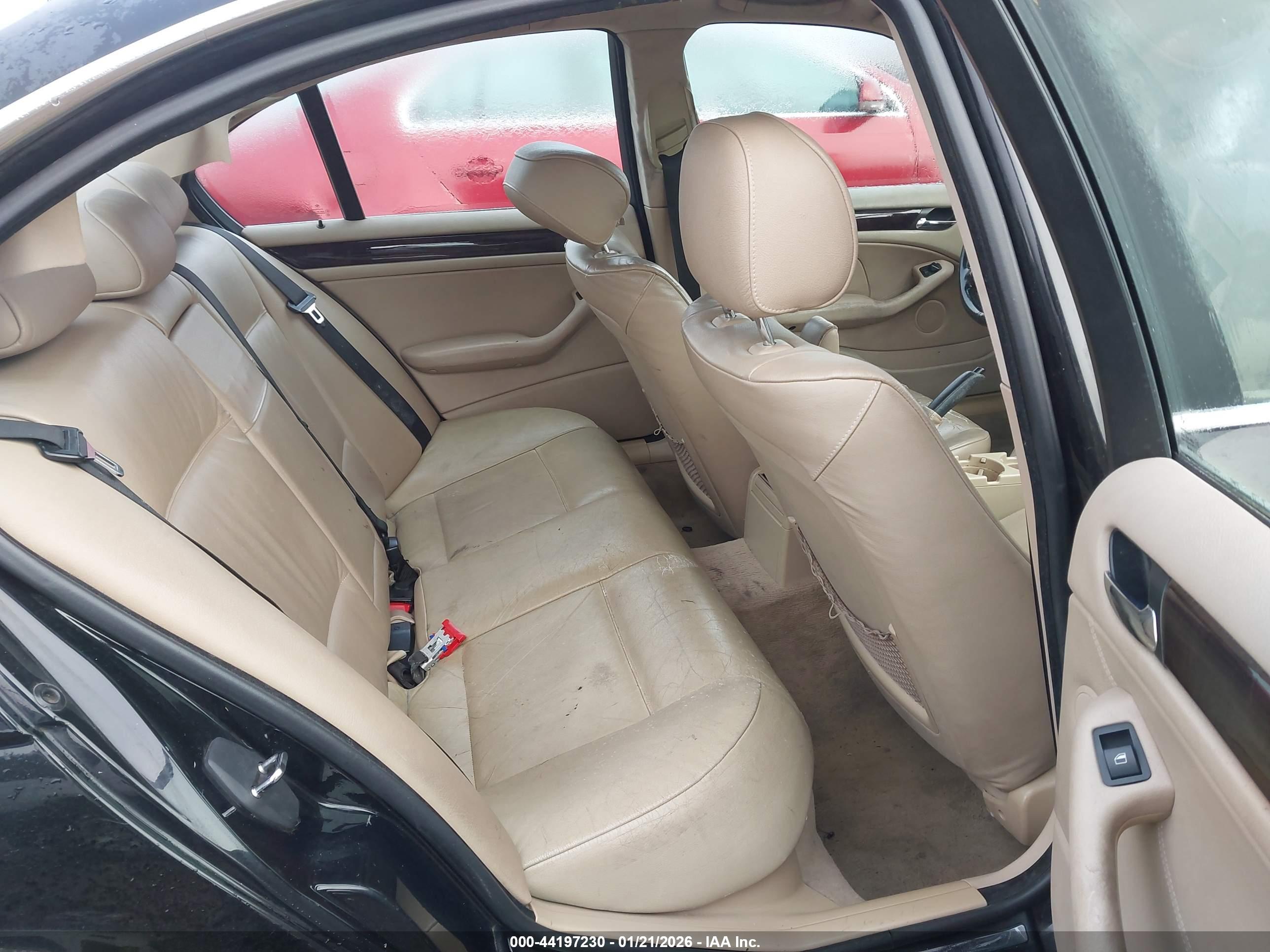 BMW 330I image 8