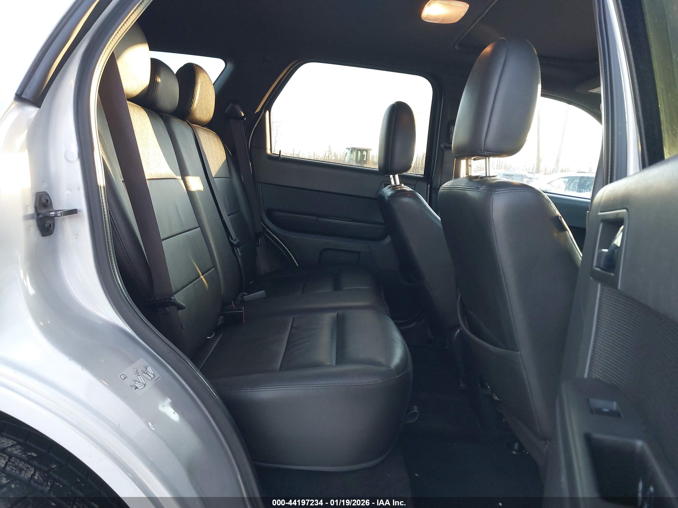 FORD ESCAPE image 8