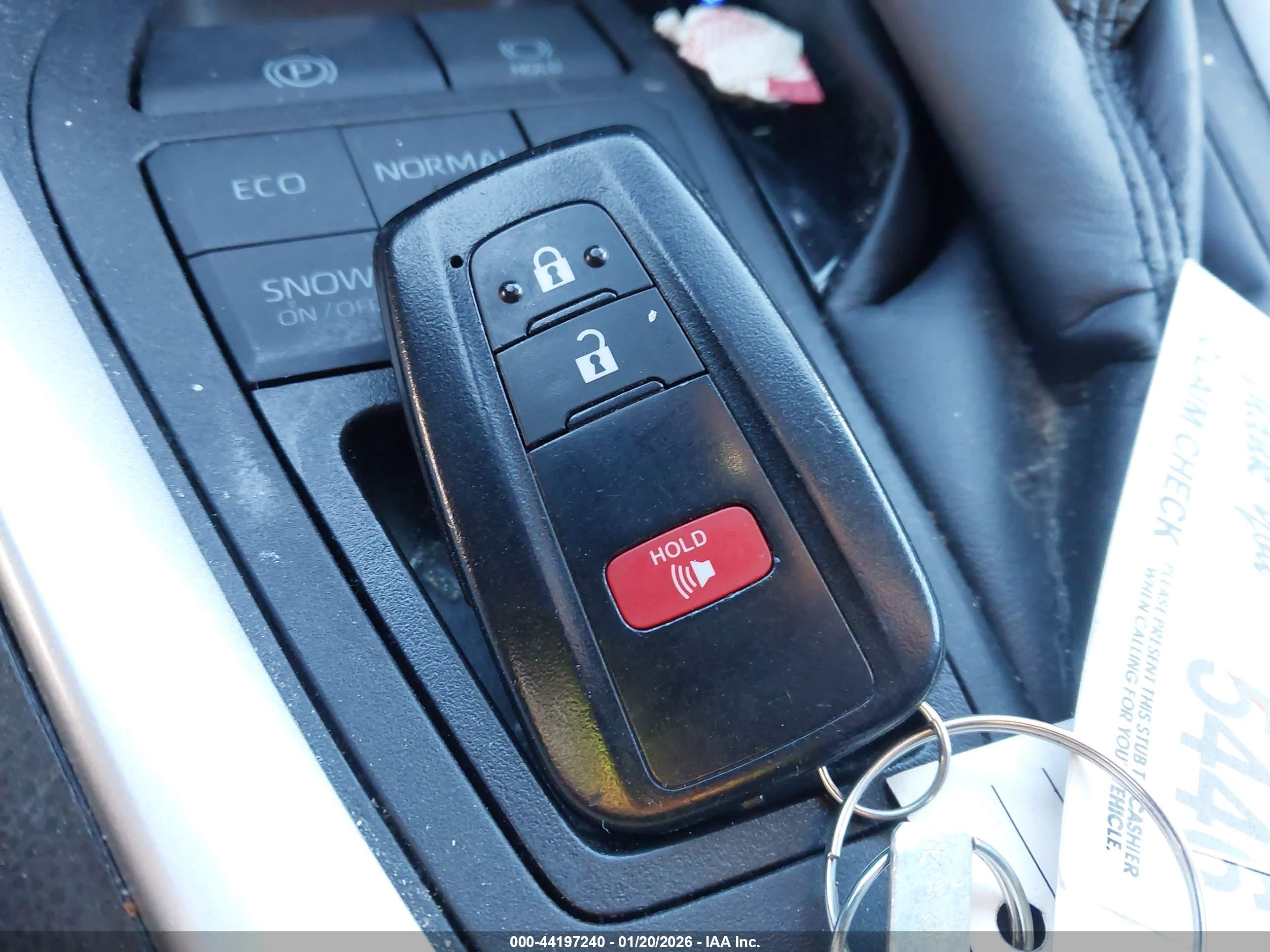 TOYOTA RAV4 image 11