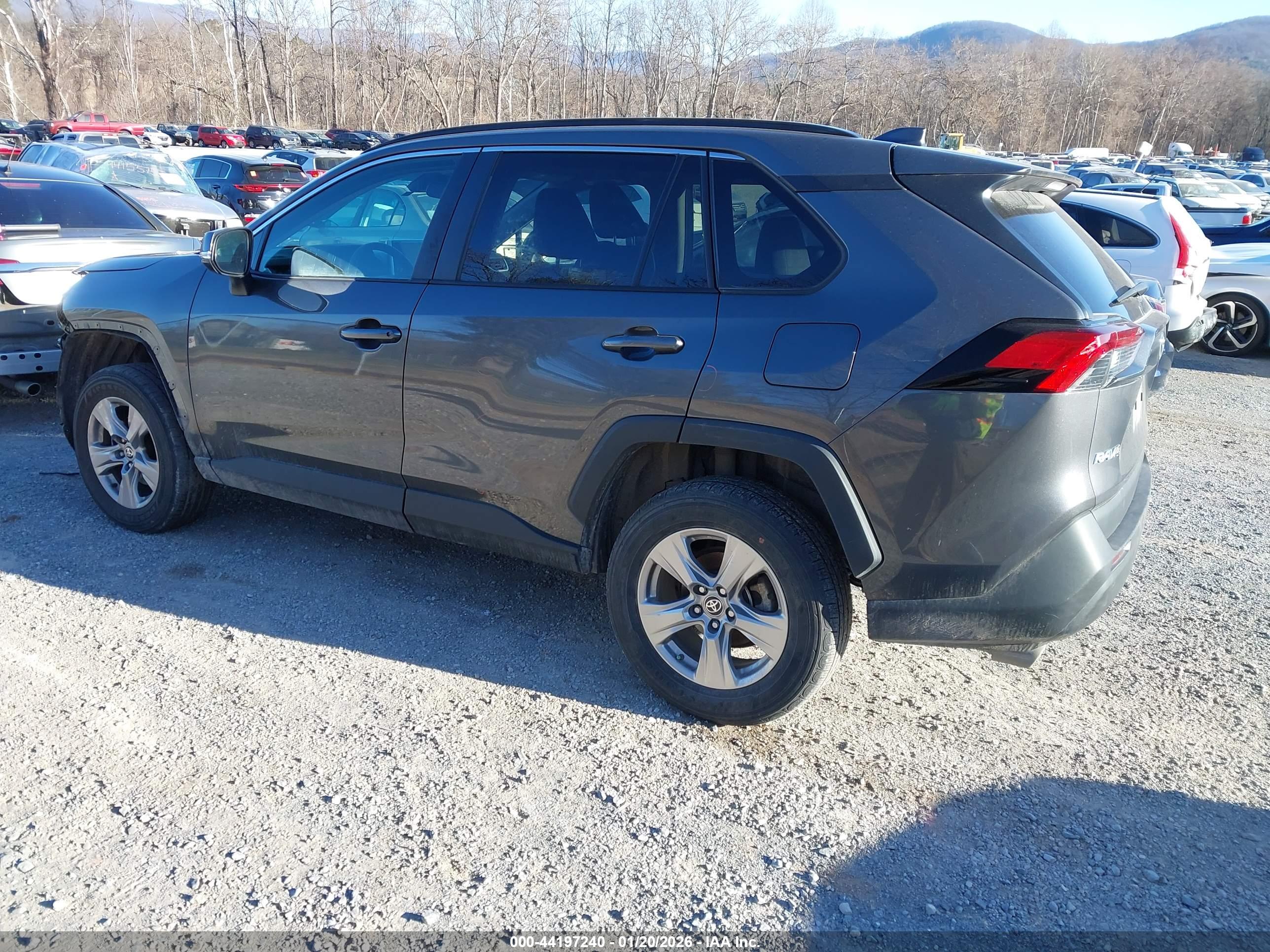 TOYOTA RAV4 image 3