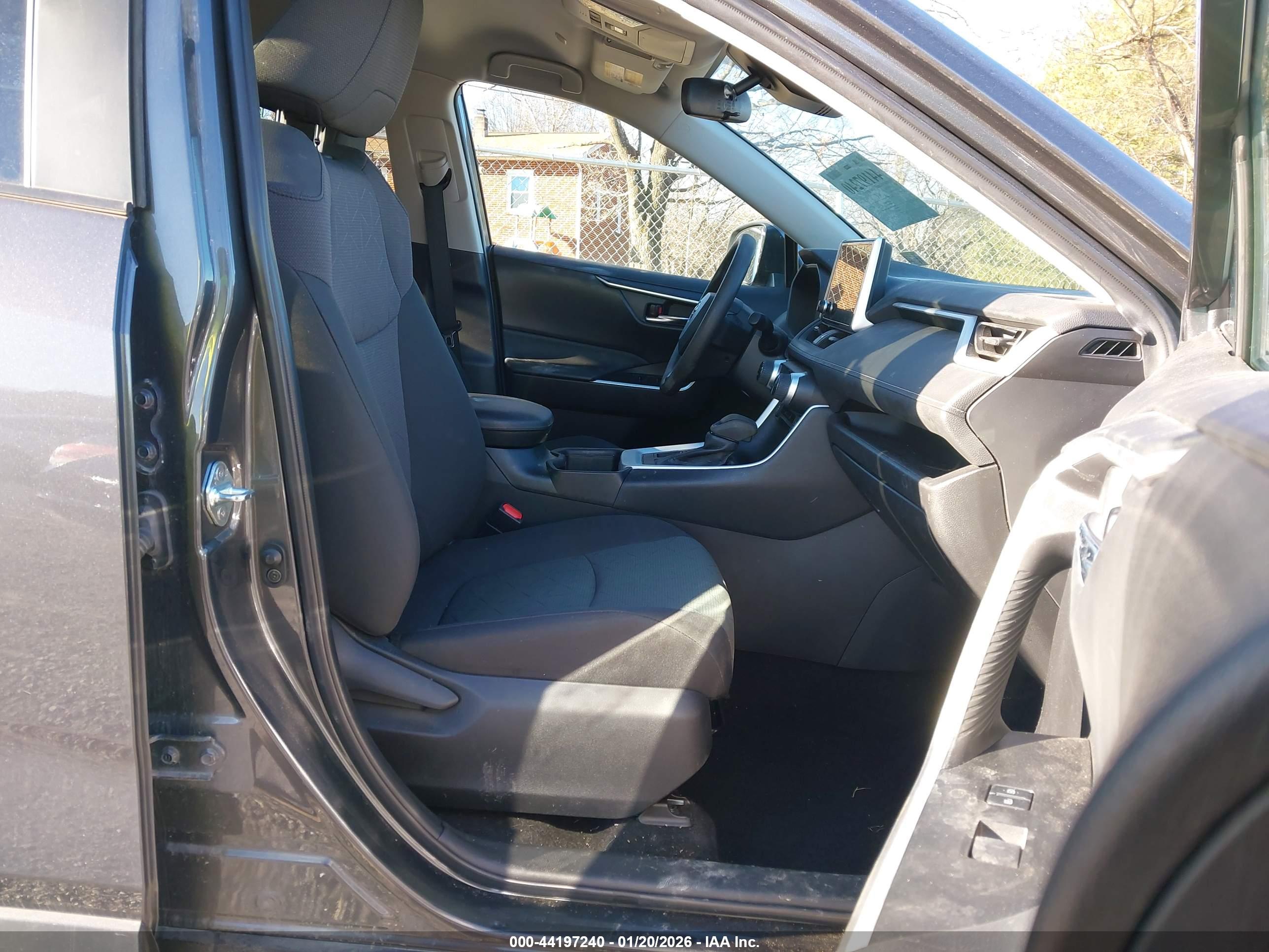 TOYOTA RAV4 image 5