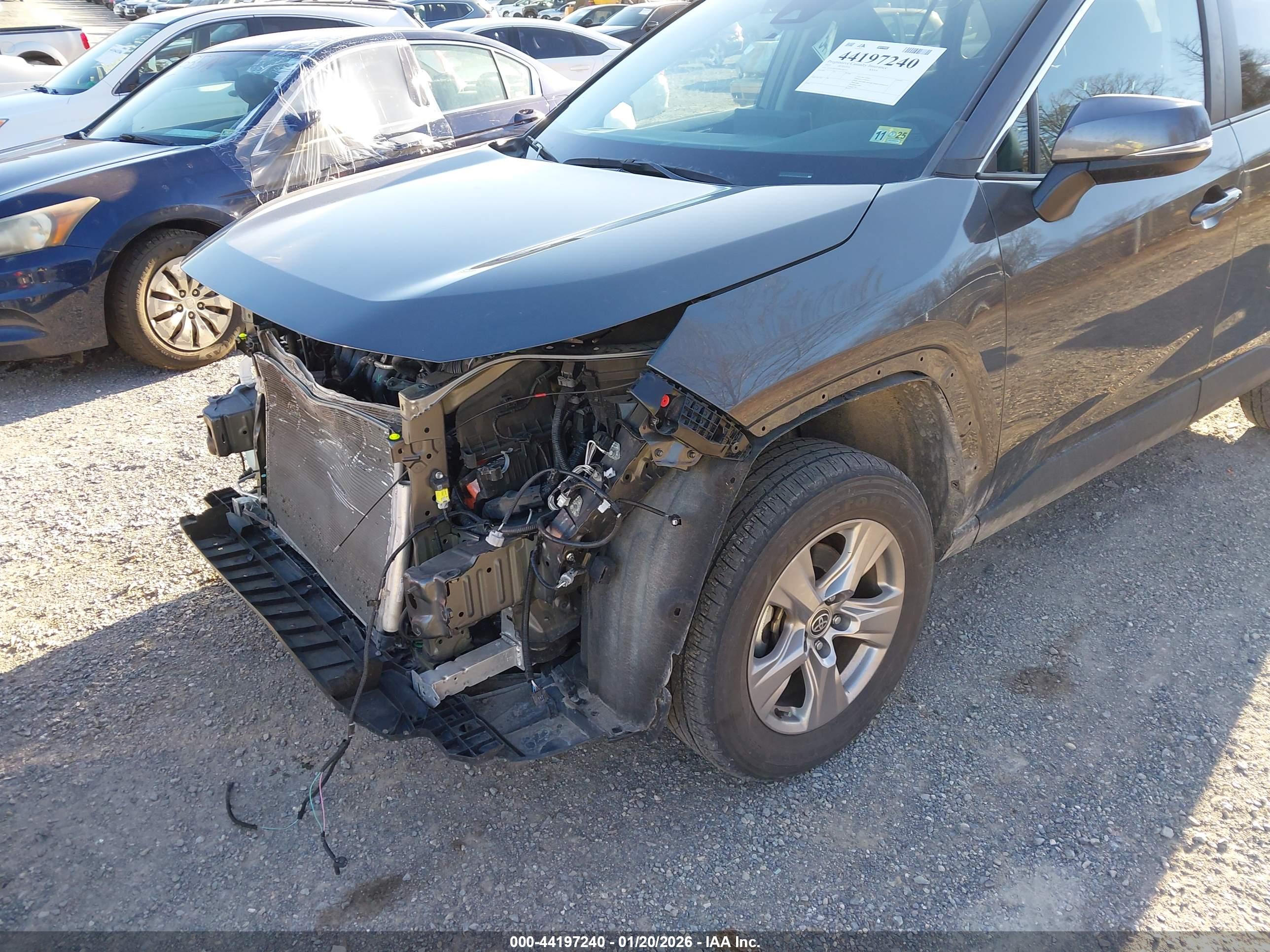 TOYOTA RAV4 image 6