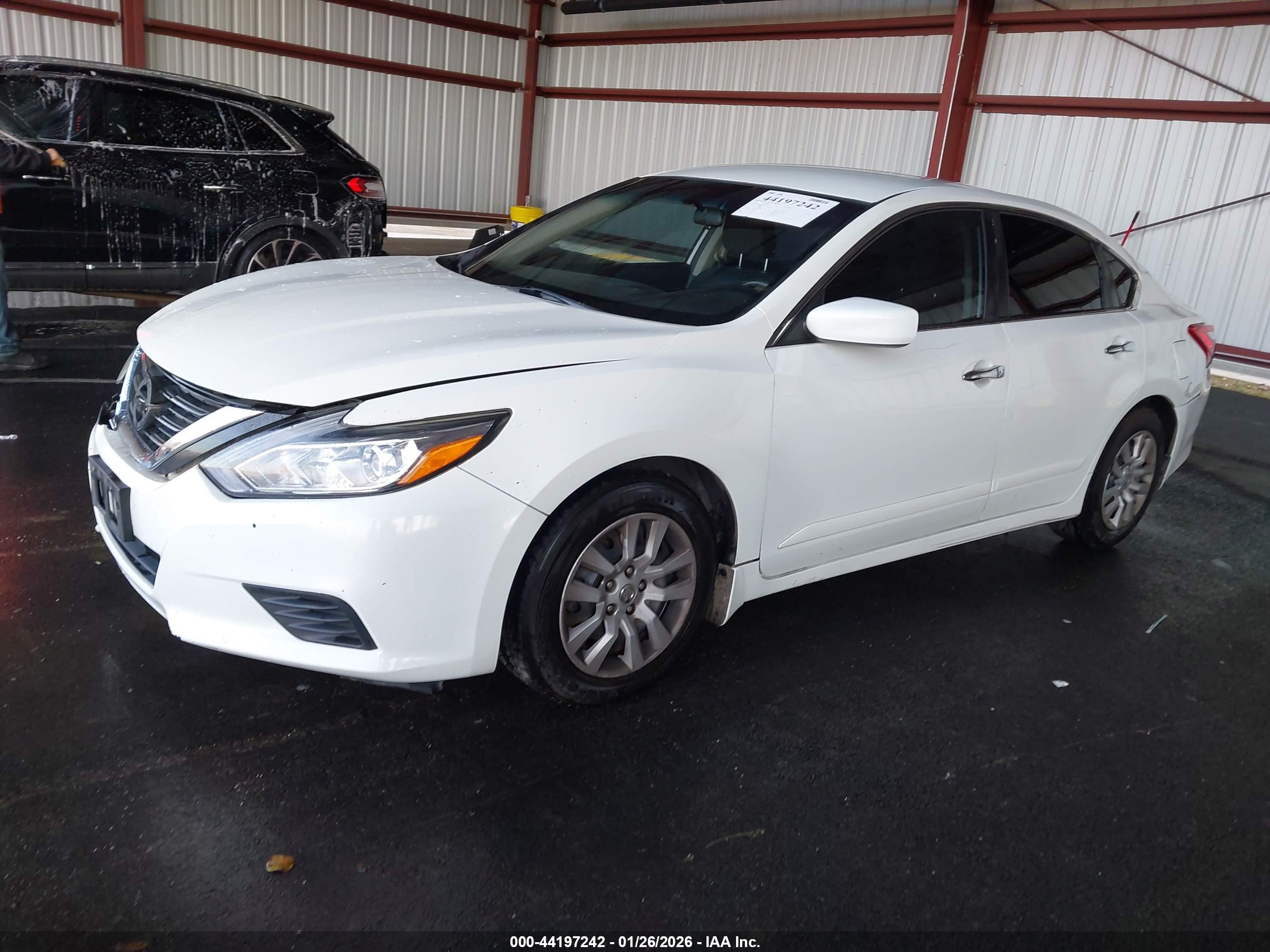 NISSAN ALTIMA image 2