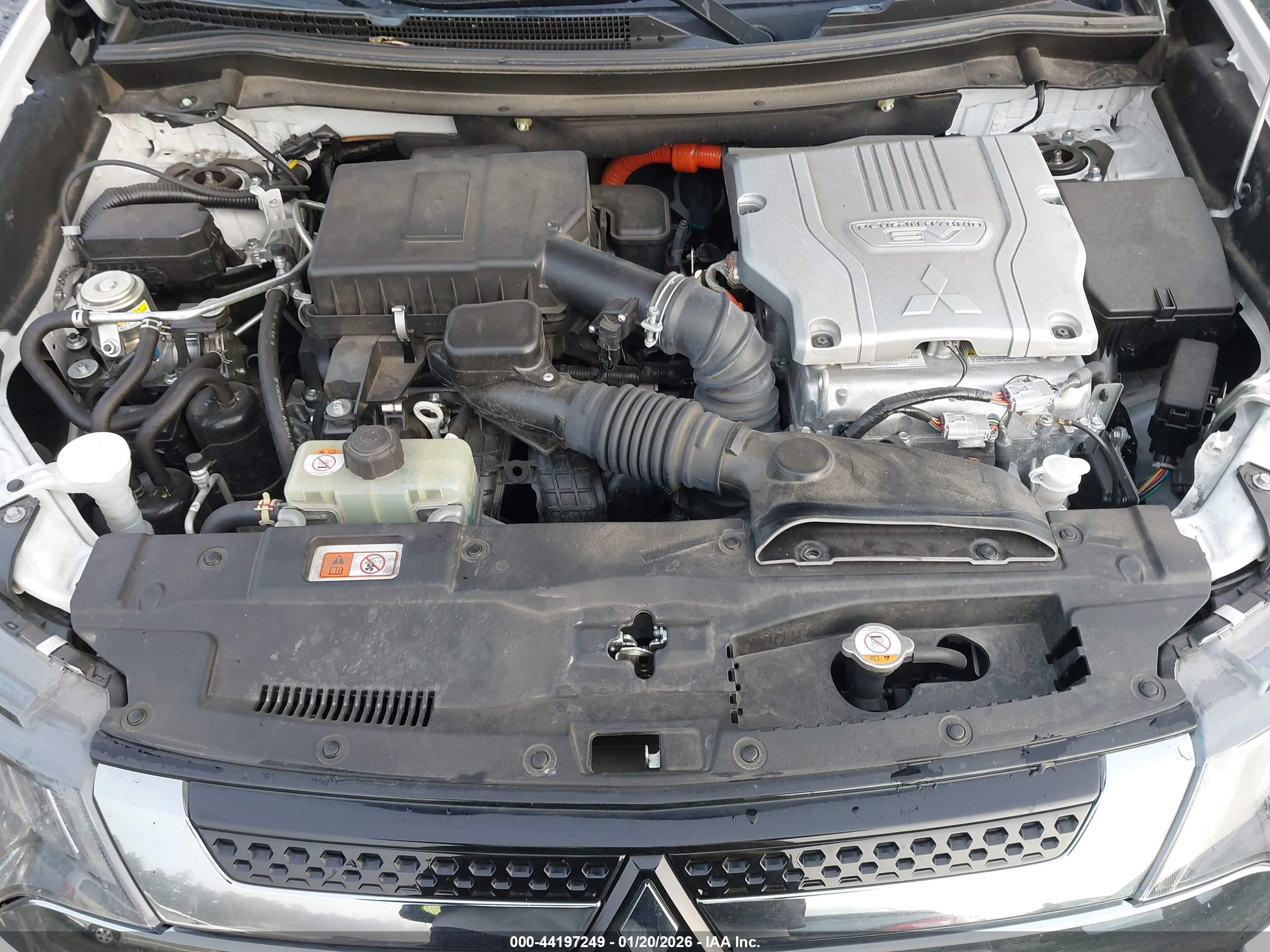MITSUBISHI OUTLANDER image 10