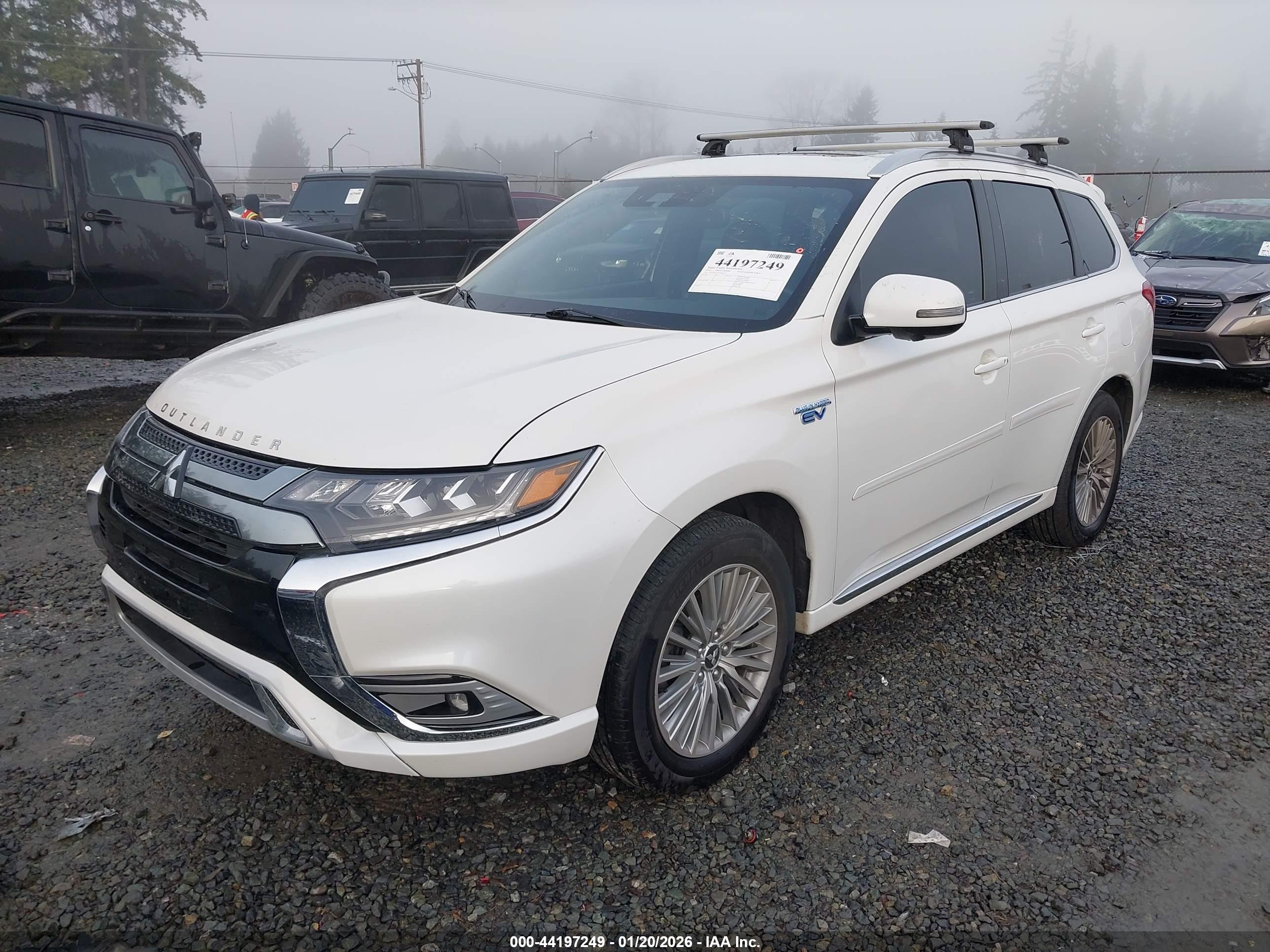 MITSUBISHI OUTLANDER image 2