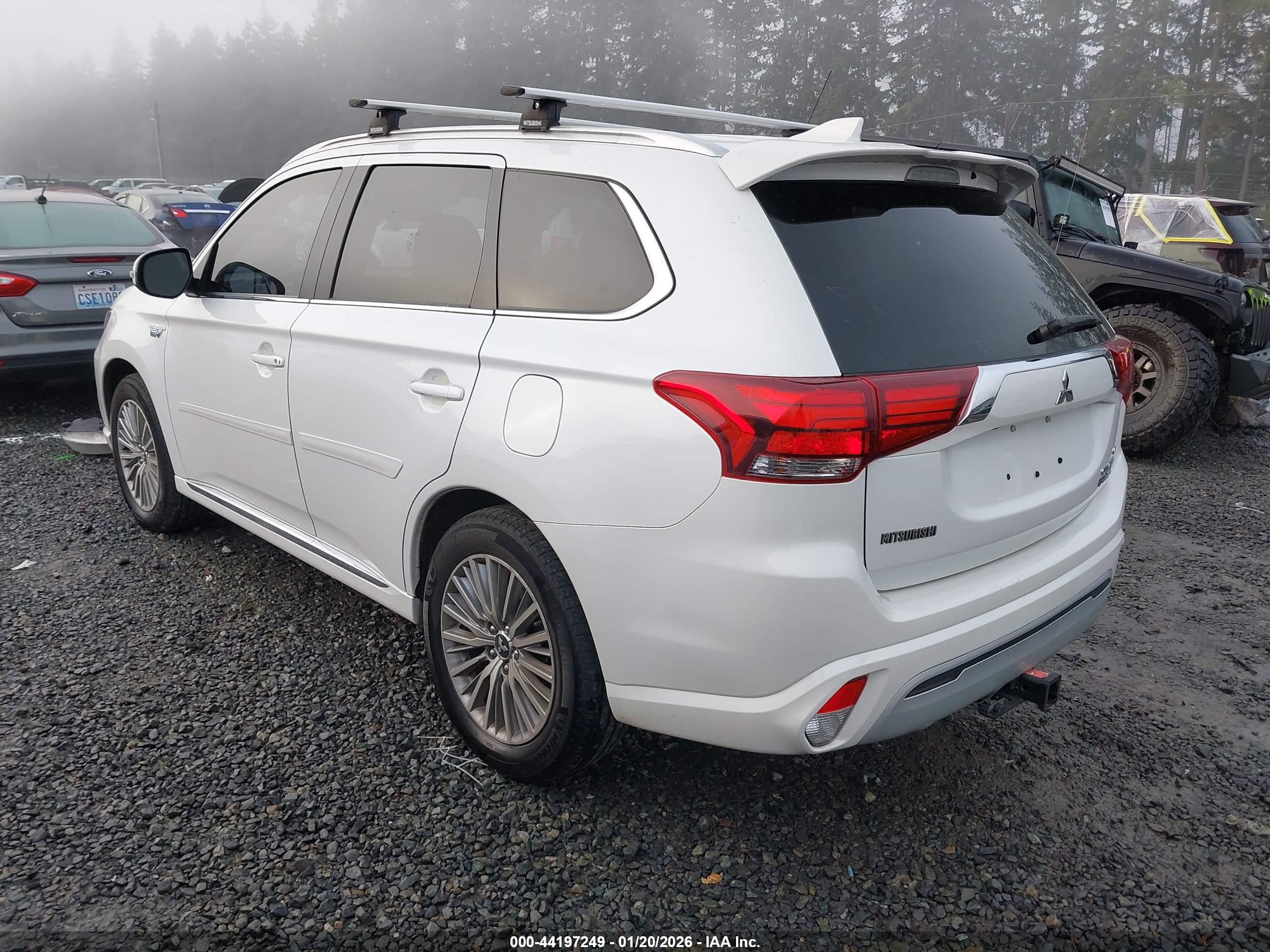 MITSUBISHI OUTLANDER image 3