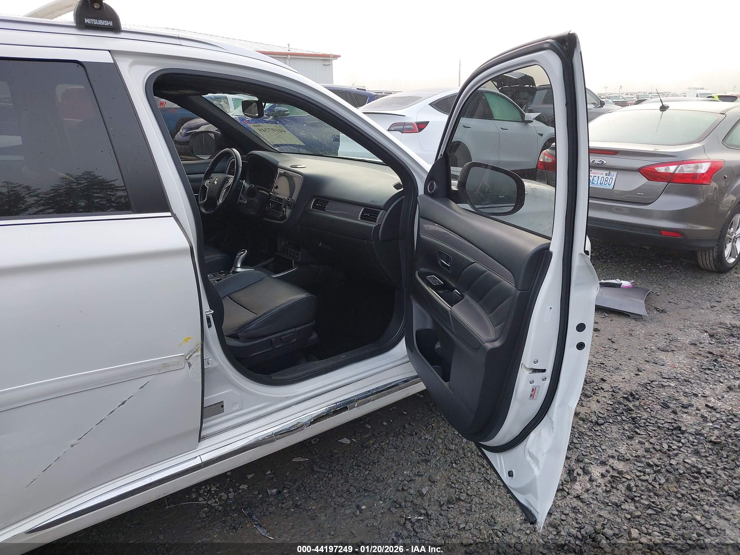 MITSUBISHI OUTLANDER image 5