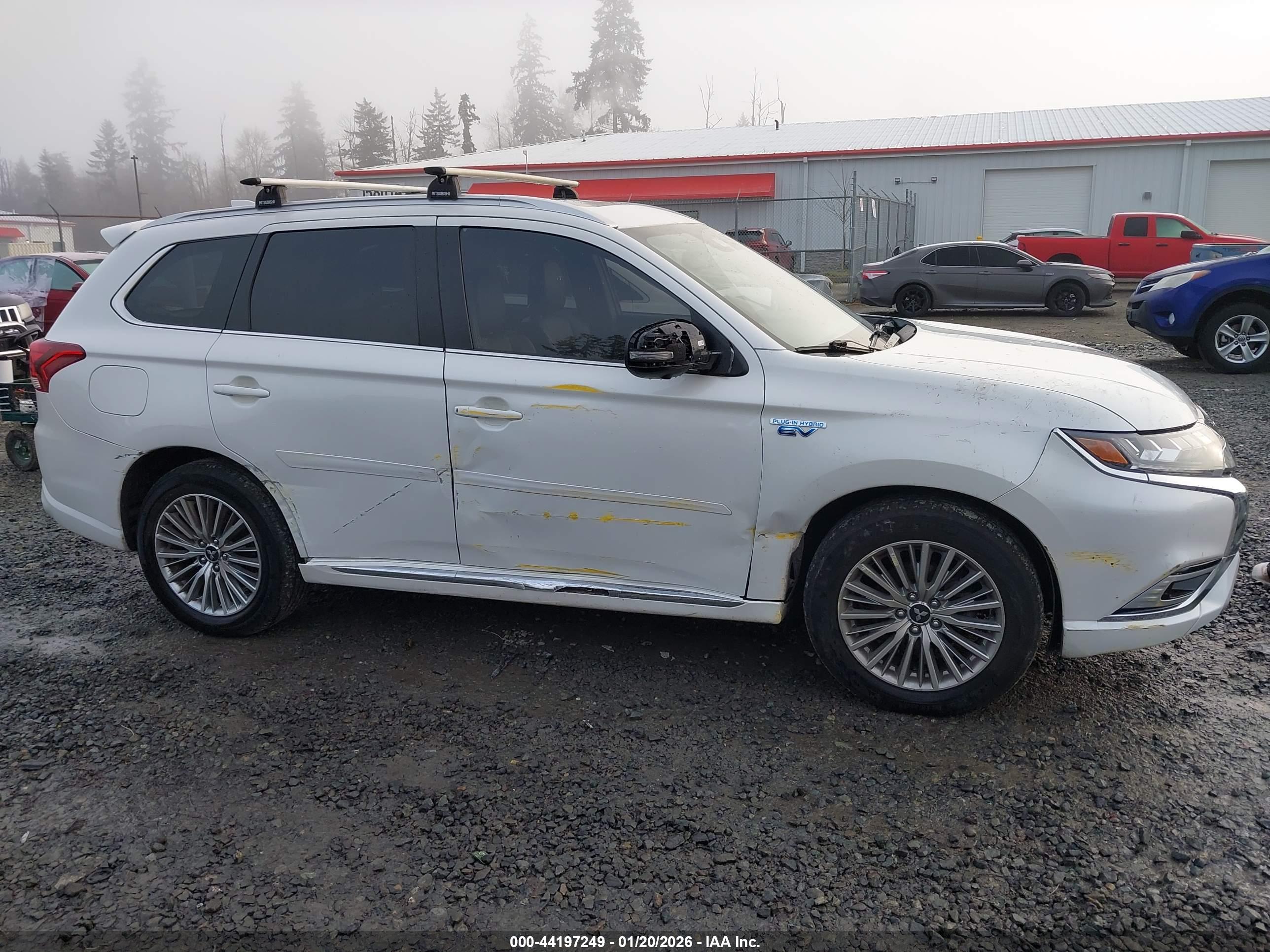 MITSUBISHI OUTLANDER image 6