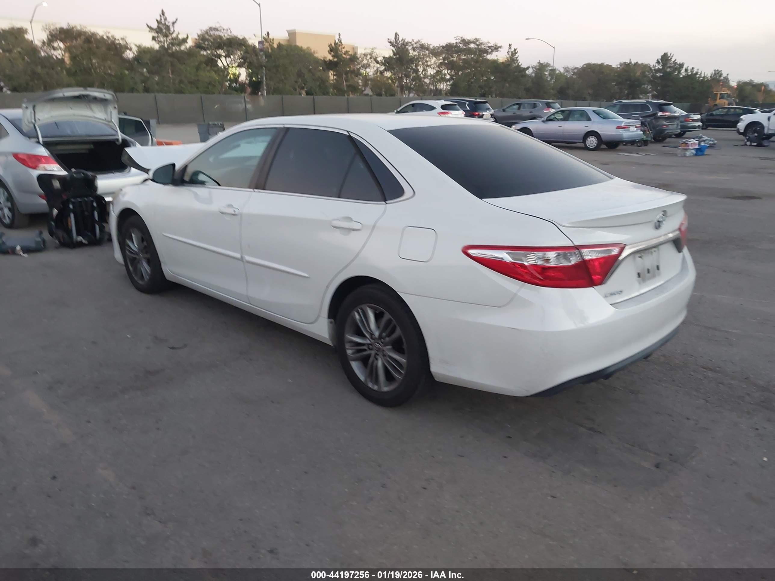 TOYOTA CAMRY image 3