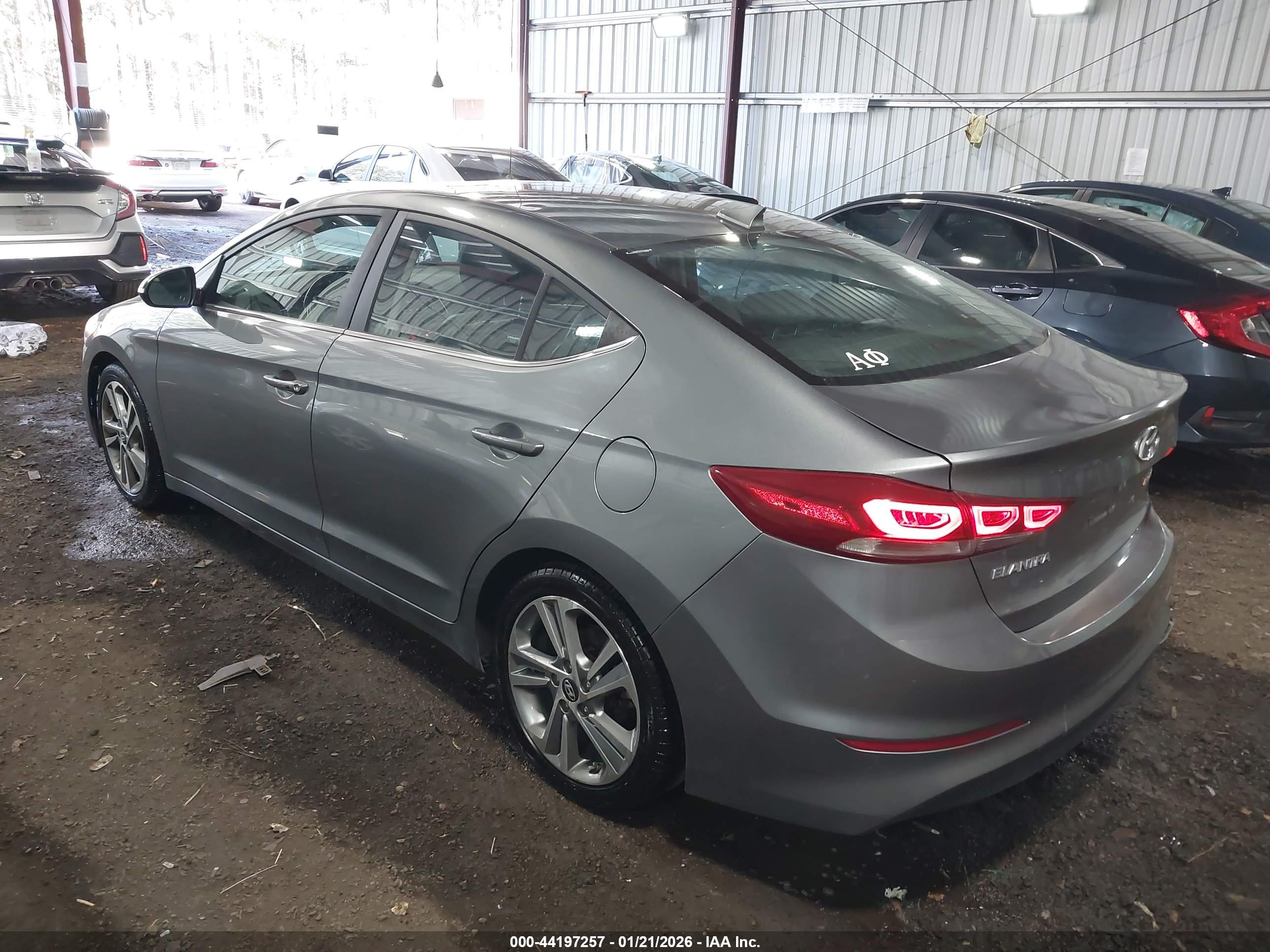 HYUNDAI ELANTRA image 3