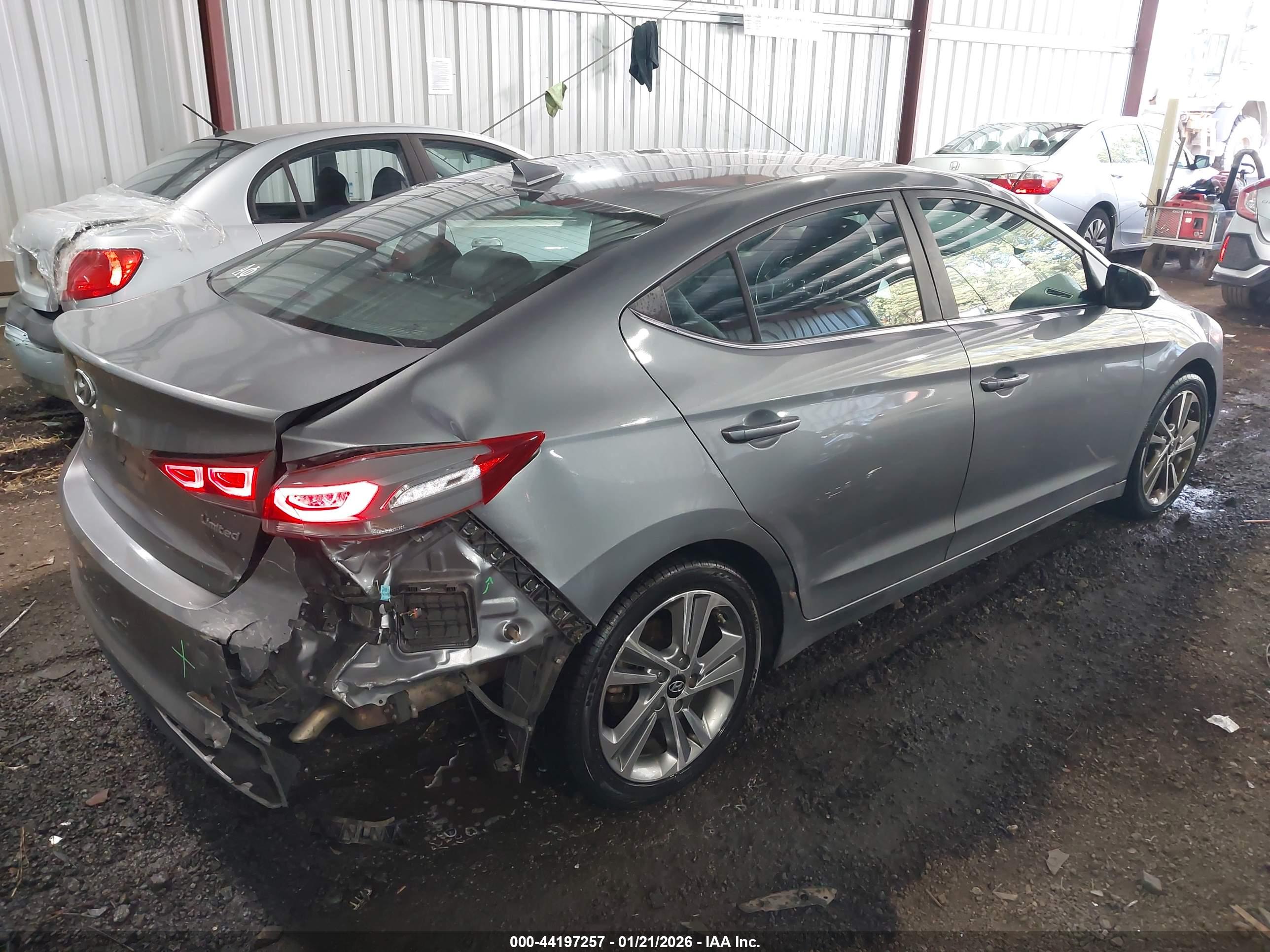 HYUNDAI ELANTRA image 4