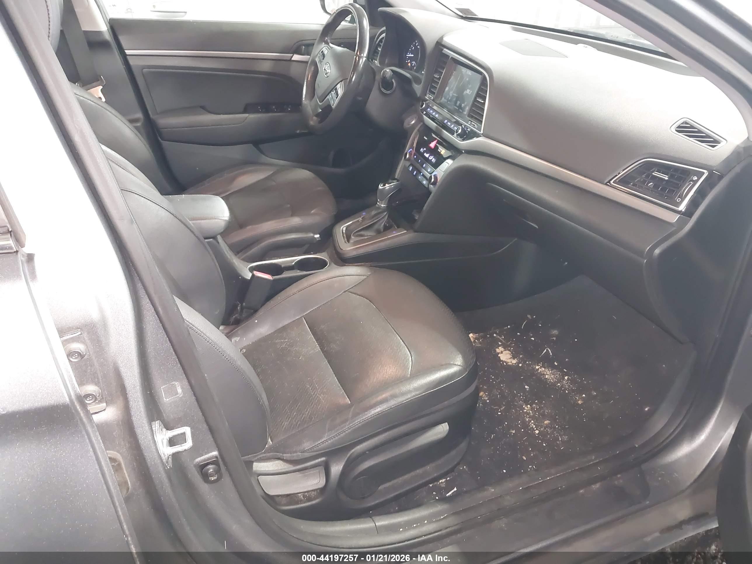 HYUNDAI ELANTRA image 5