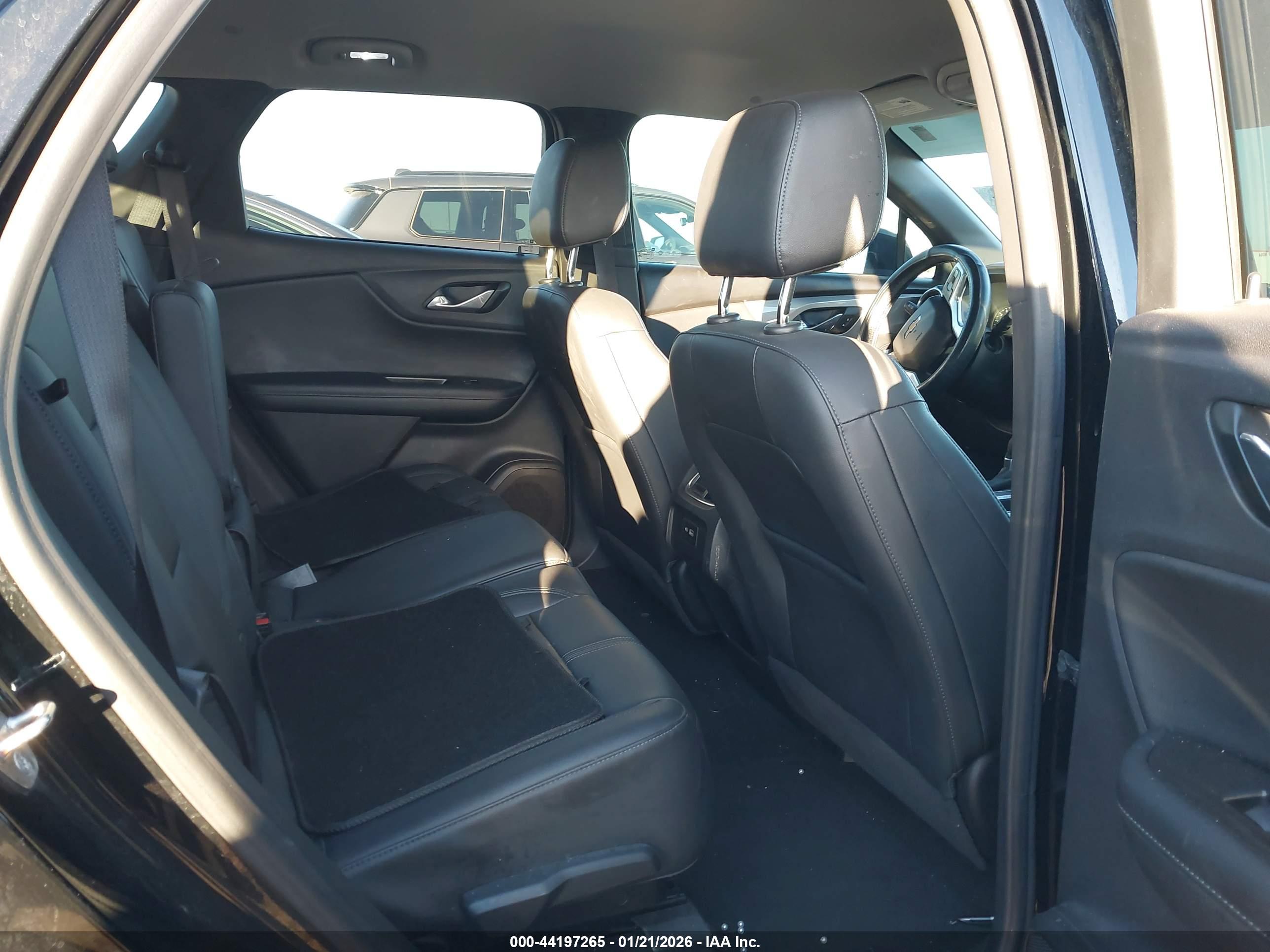 CHEVROLET BLAZER image 8