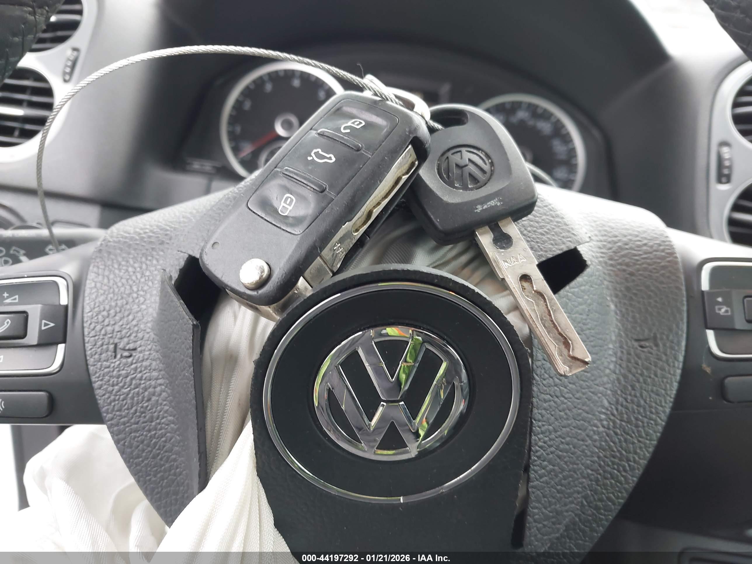 VOLKSWAGEN TIGUAN image 11
