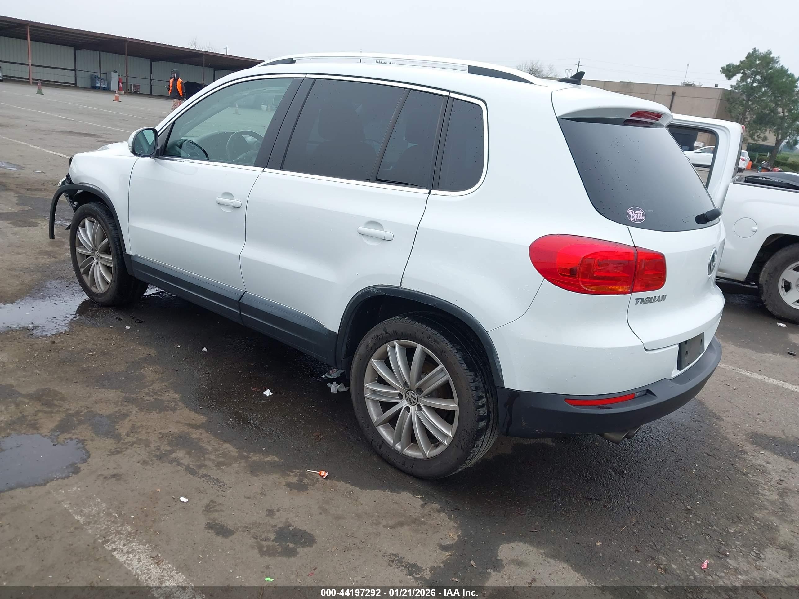 VOLKSWAGEN TIGUAN image 3