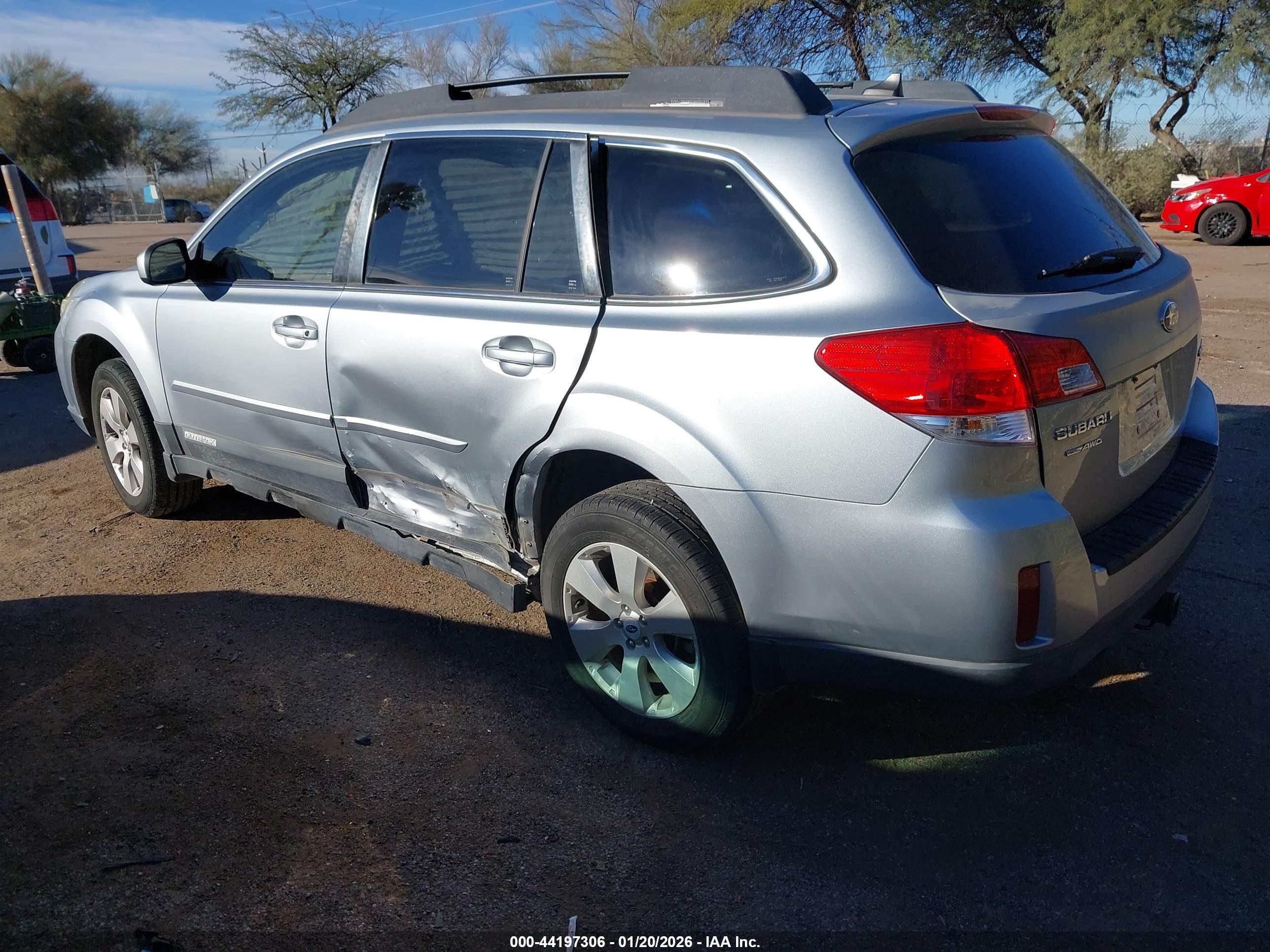SUBARU OUTBACK image 3