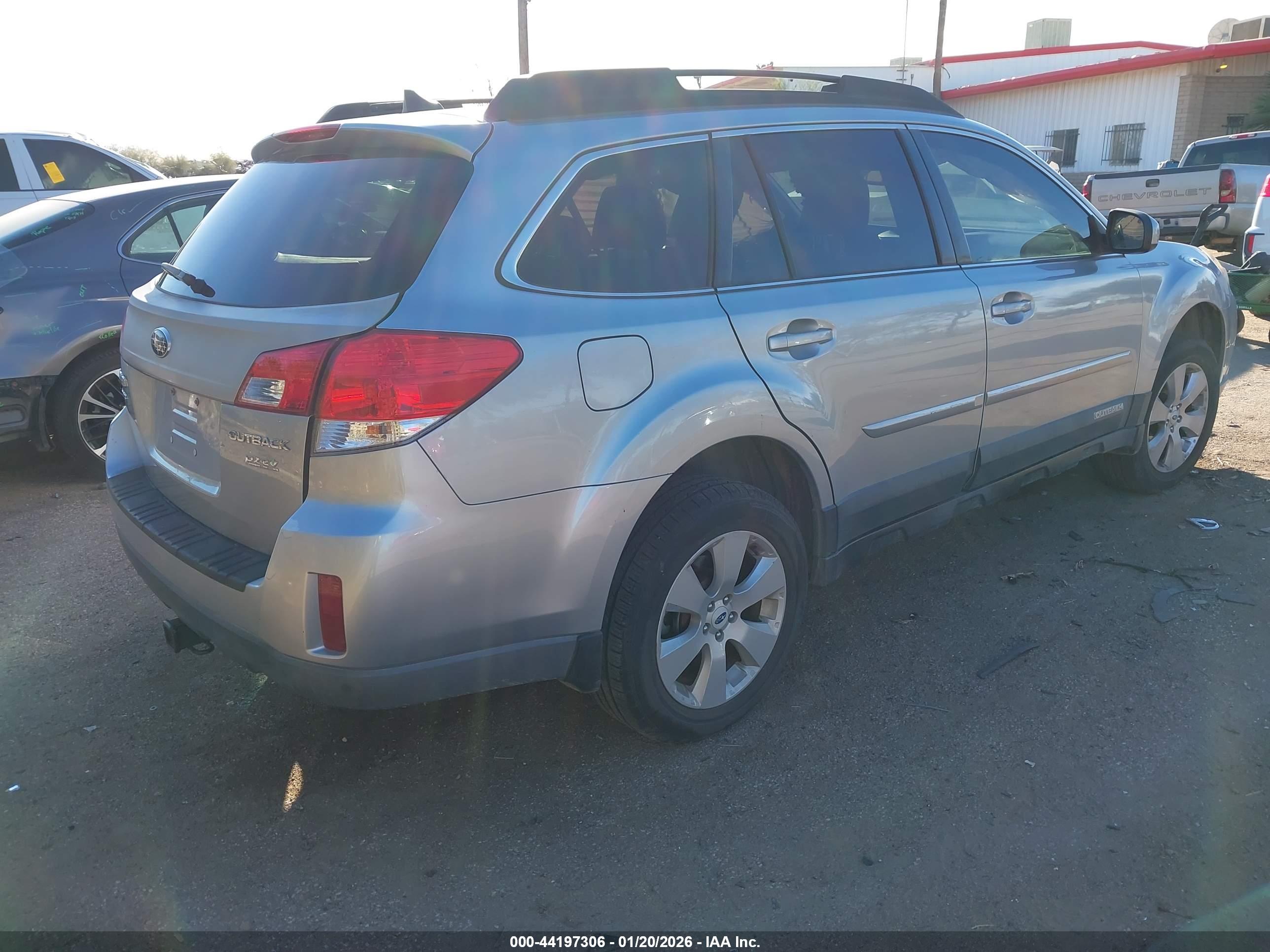 SUBARU OUTBACK image 4