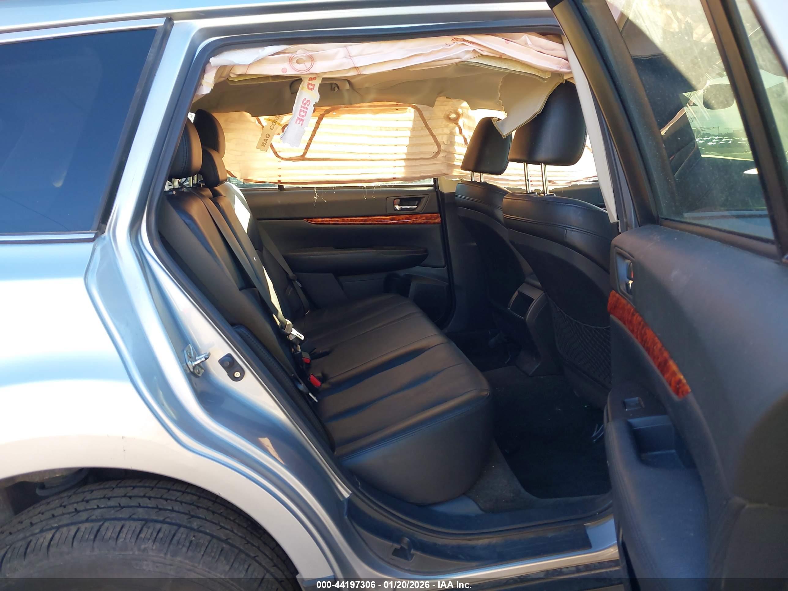 SUBARU OUTBACK image 8