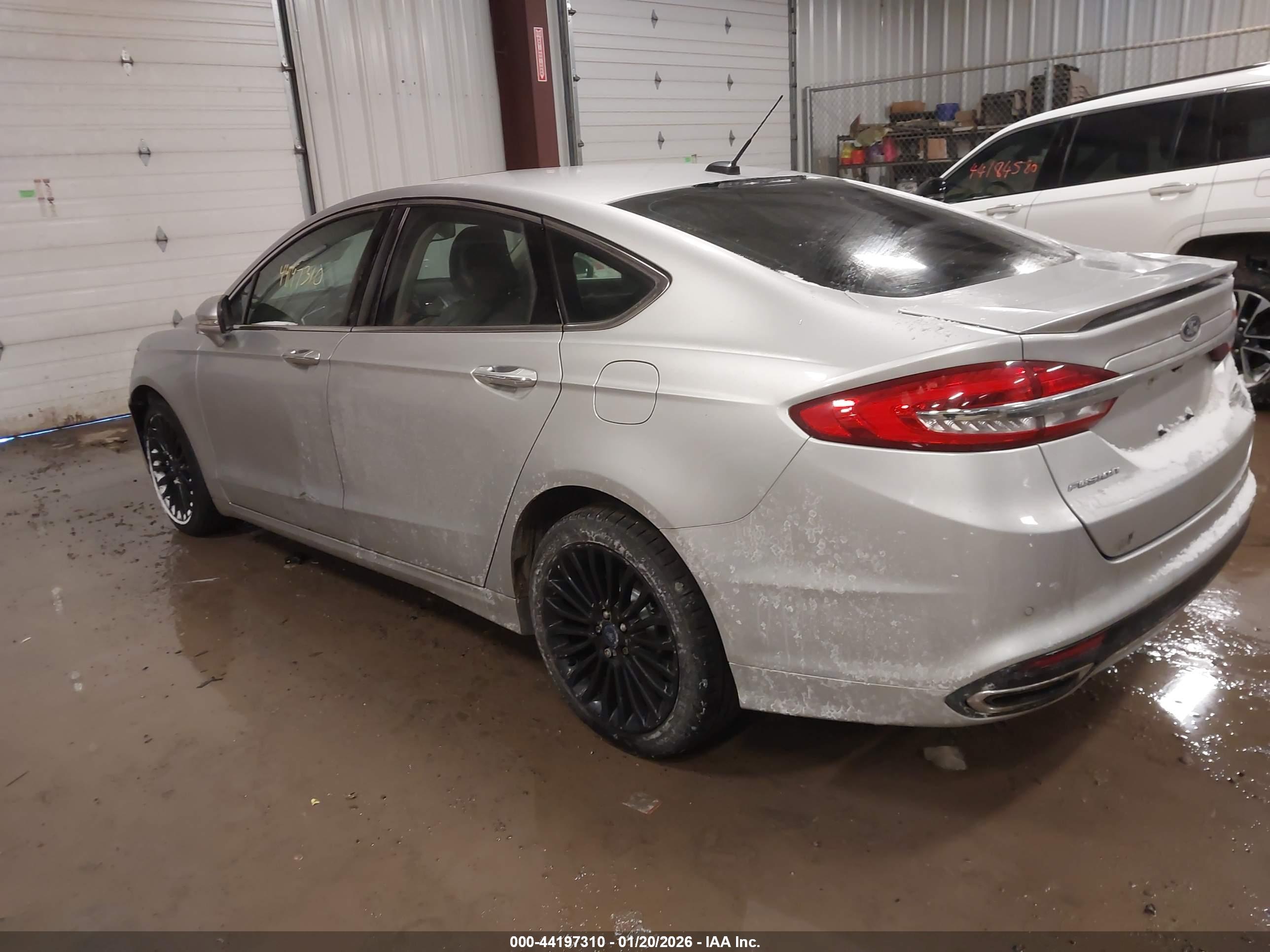 FORD FUSION image 3