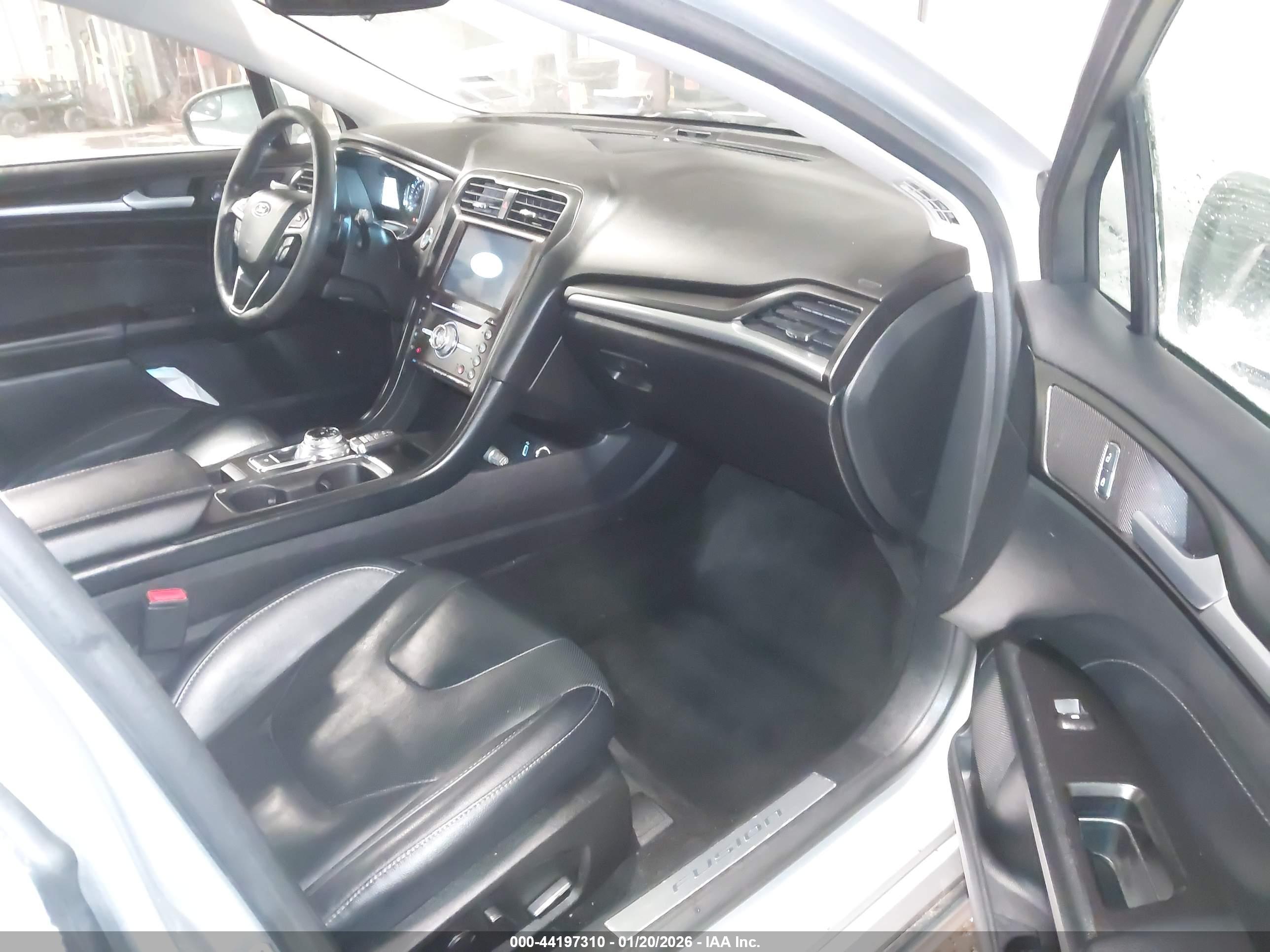 FORD FUSION image 5