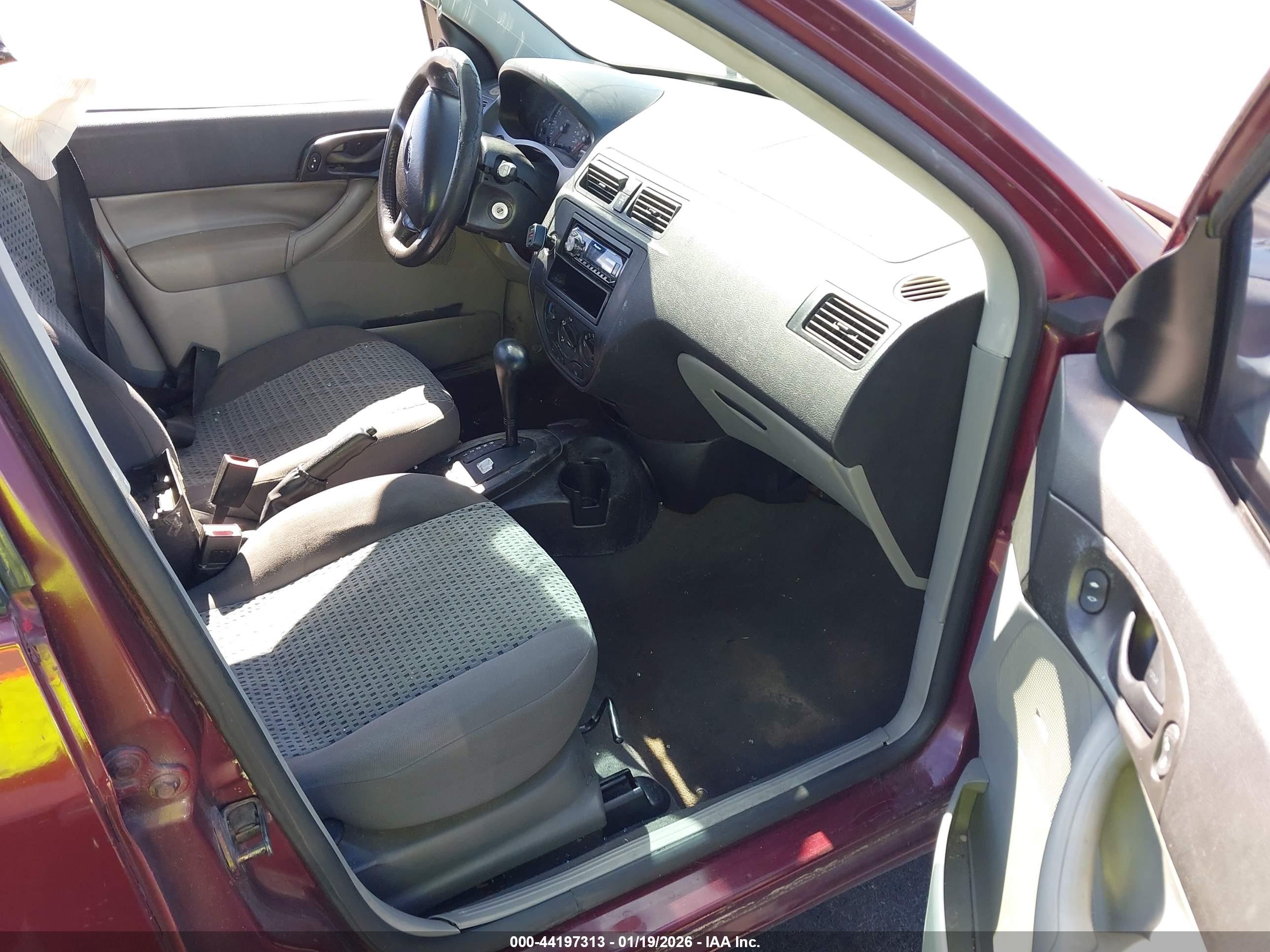 FORD FOCUS image 5
