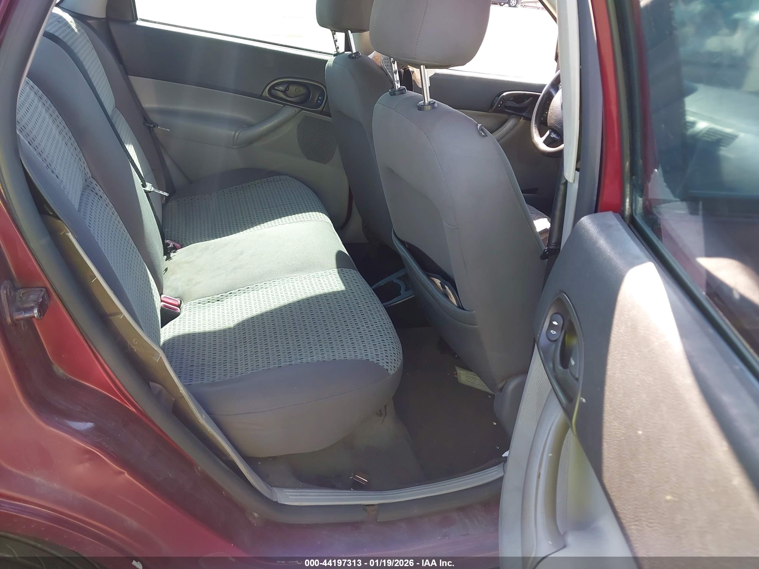 FORD FOCUS image 8