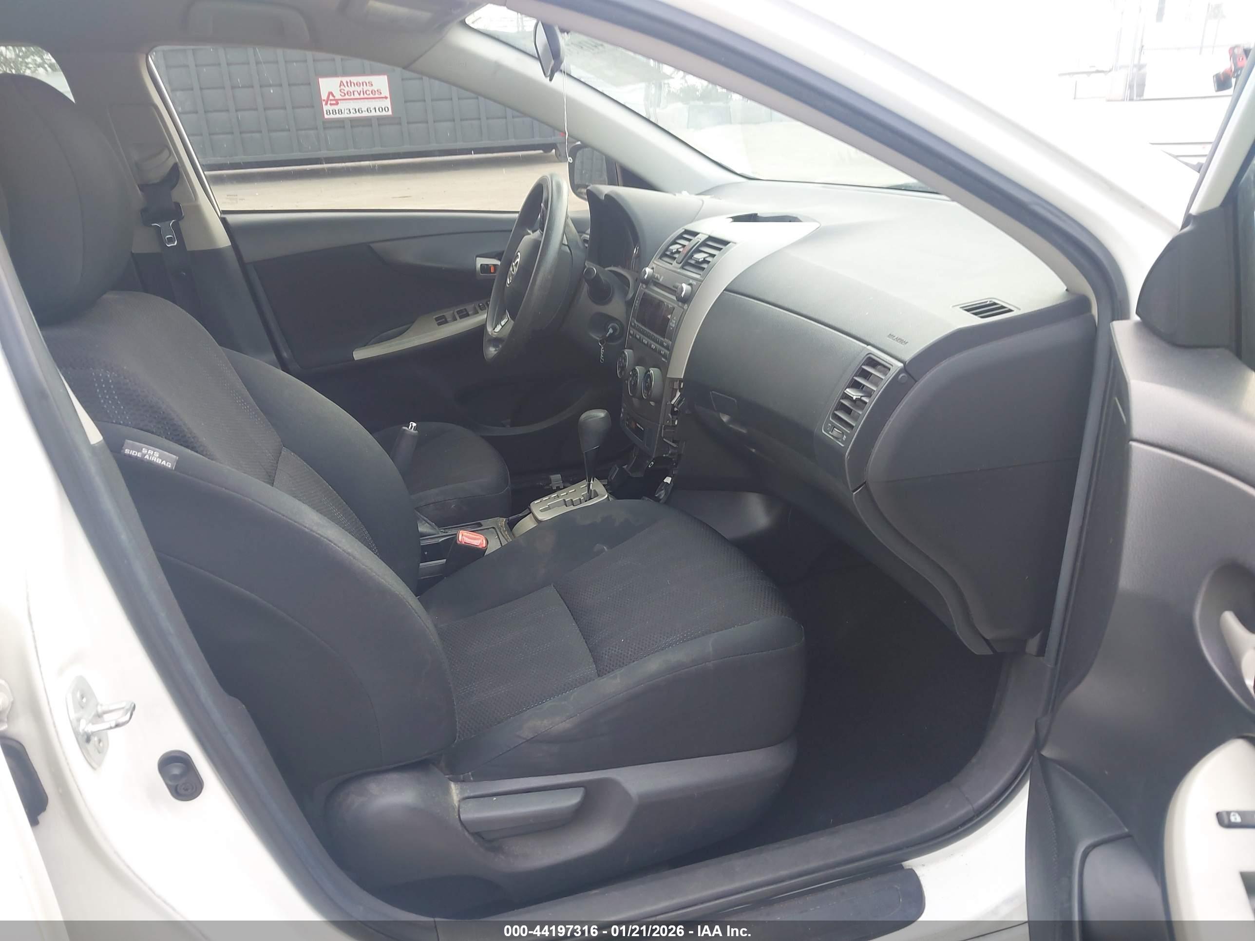 TOYOTA COROLLA image 5