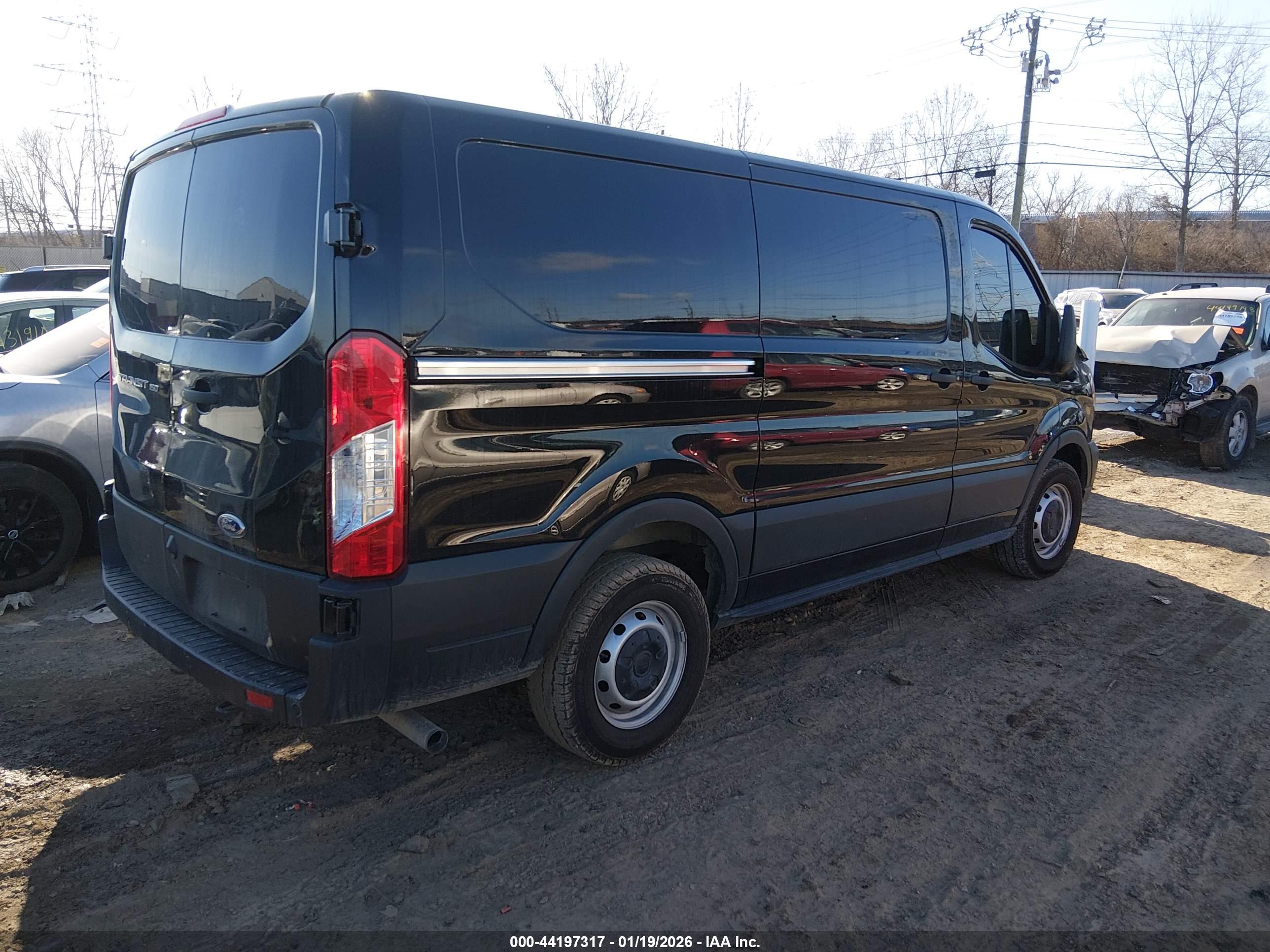 FORD TRANSIT-150 image 4