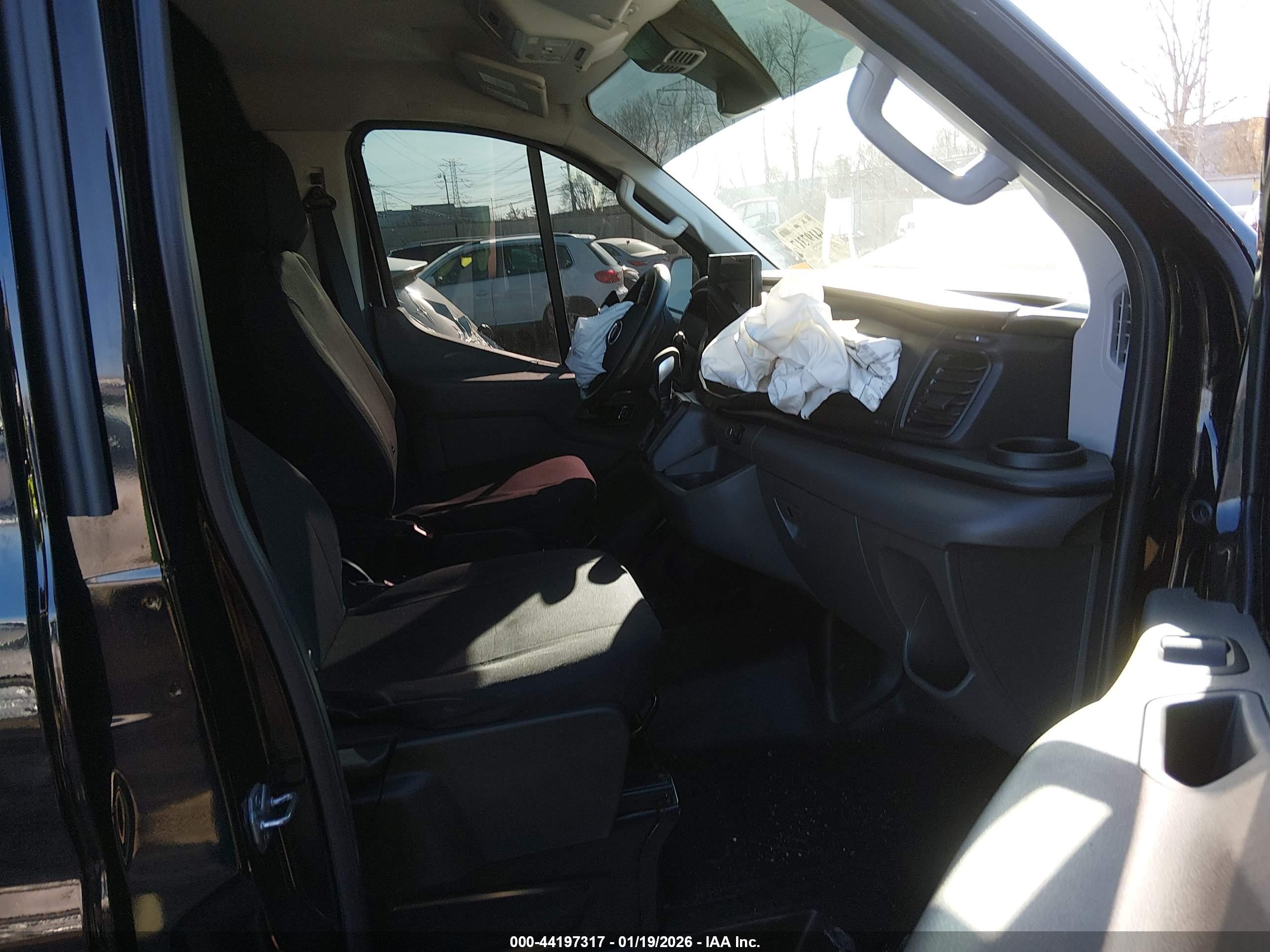 FORD TRANSIT-150 image 5