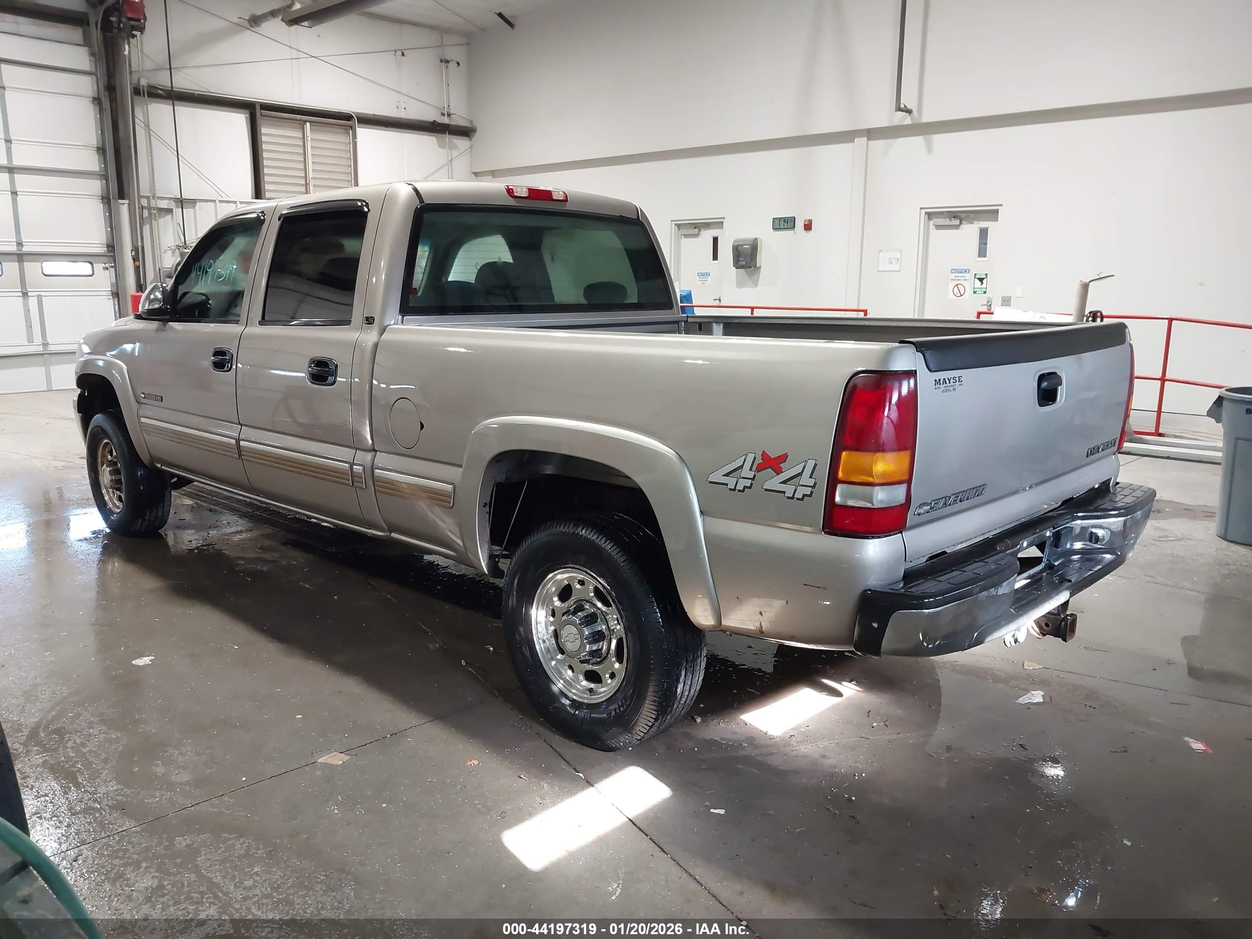 CHEVROLET SILVERADO image 3
