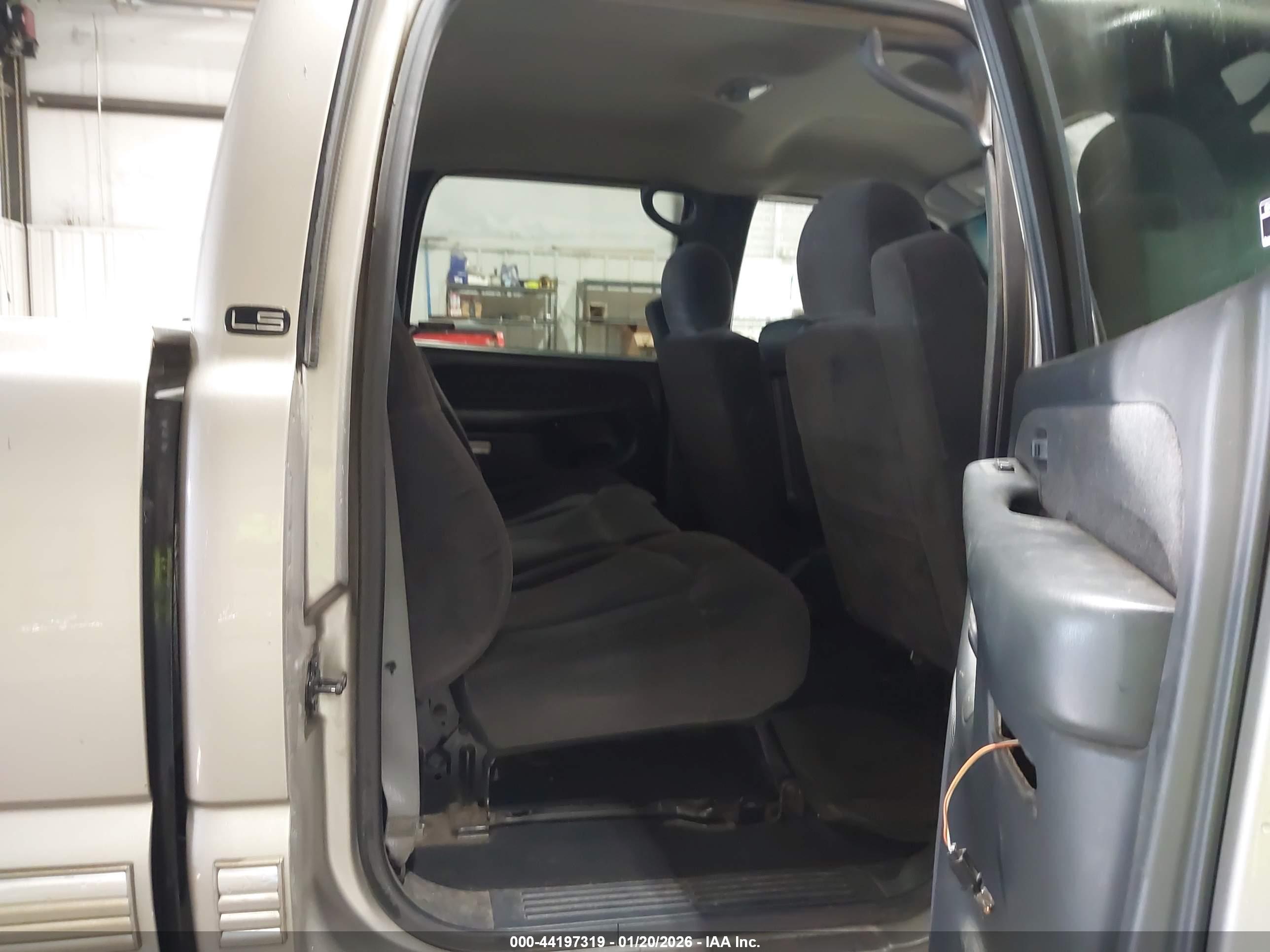 CHEVROLET SILVERADO image 8
